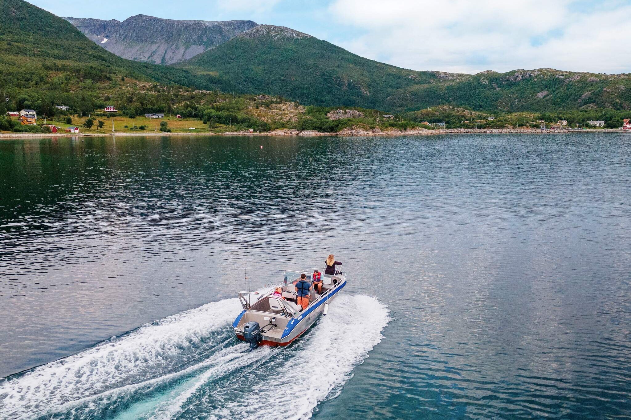 Great for family vacations and anglers who want top sea fishing. During winter, this place is ideal for experiencing the northern lights. In a lavvy with warm and transparent roof, located in an area without light pollution 300 m from the house, you can follow the northern lights dancing in the sky in all shades of color. The house lies on a view plot by the sea in the village Skrolsvik, the southernmost part of Senja. Great sea fishing, especially halibut. Boats for rent. Free internet/broadband with large capacity. Bed linen and electricity included. Skrolsvik is the perfect starting point for trips and experiences in nature on land and at sea. Fantastic view peaks with varying degrees of difficulty and several fishing lakes in the mountains to be experienced both summer and winter. Sea safari with bird cliffs and visits to historic islands in the Andfjord are highly recommended. Sea fishing with us is world class! Go by yourself with our rental boats or let a local guide take you on a fishing trip, northern lights trip or sightseeing by minibus on Senja. Transfer for up to 16 people and a trailer from/to the airports in Tromsø, Bardufoss, Evenes and Finnsnes and to the house can be ordered. Price given on request. Great hiking terrain along the sea and in the mountains. The village has its own halibut museum with old boats and fishing gear and photos showing large halibut that were fished in ancient times. 19 km to grocery store, 10 km to restaurant. The house was built in 1951 and renovated in 2013. Magnificent view of the harbor. Bathroom and 3 bedrooms on the upper floor, one with 2 single beds that can be put together into a double bed. 2 bedrooms with bunk bed. Fiber cable with broadband and free internet. Smart TV with international channels, including German TV. Netflix and HBO available for guests with their own account. Wood stove in the living room. 400 l freezer. The sea area is very rich in fish and has a large population of halibut. Fish on open sea areas or on the fishing grounds between the islands in the area. 200 m to the marina where the following boat is for rent:   1x 19 foot open, self-draining Kværnø aluminum boat with steering position with 50 hp engine, echo sounder, gps and chart plotter and 8 pole holders can be rented.   1x 25 foot Barracuda with cabin, 200 hp engine, echo sounder, chart plotter and gps.   Bench for fish filleting with light and running water both in the marina and in the basement of the house. Boats can be rented in the period: 1.5-1.10, must be booked in advance.