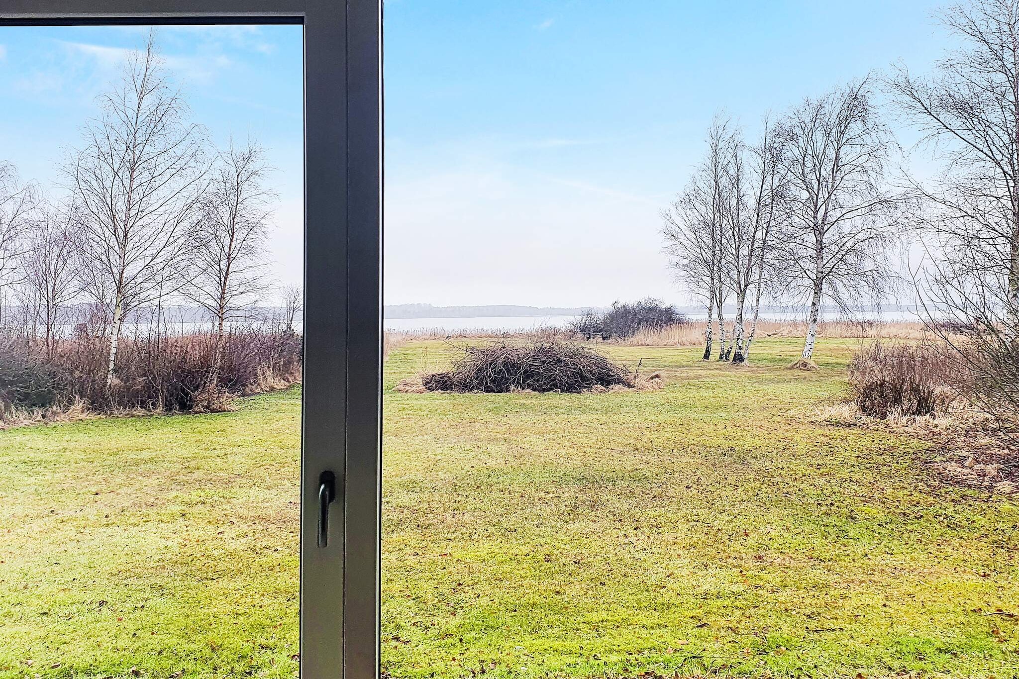 open kitchen(cooker(electric), hood, coffee machine, dishwasher, fridge-freezer), Living/bed room(double folding bed, TV, high chair, chromecast, netflix), bedroom(double bed, children\'s bed), bedroom(single sofa bed, bunk bed), bathroom(tumble dryer, bathtub or shower, washbasin, toilet, washing machine), carport, heating(electric), terrace(terrace), terrace(roofed), BBQ, air to air heatpump