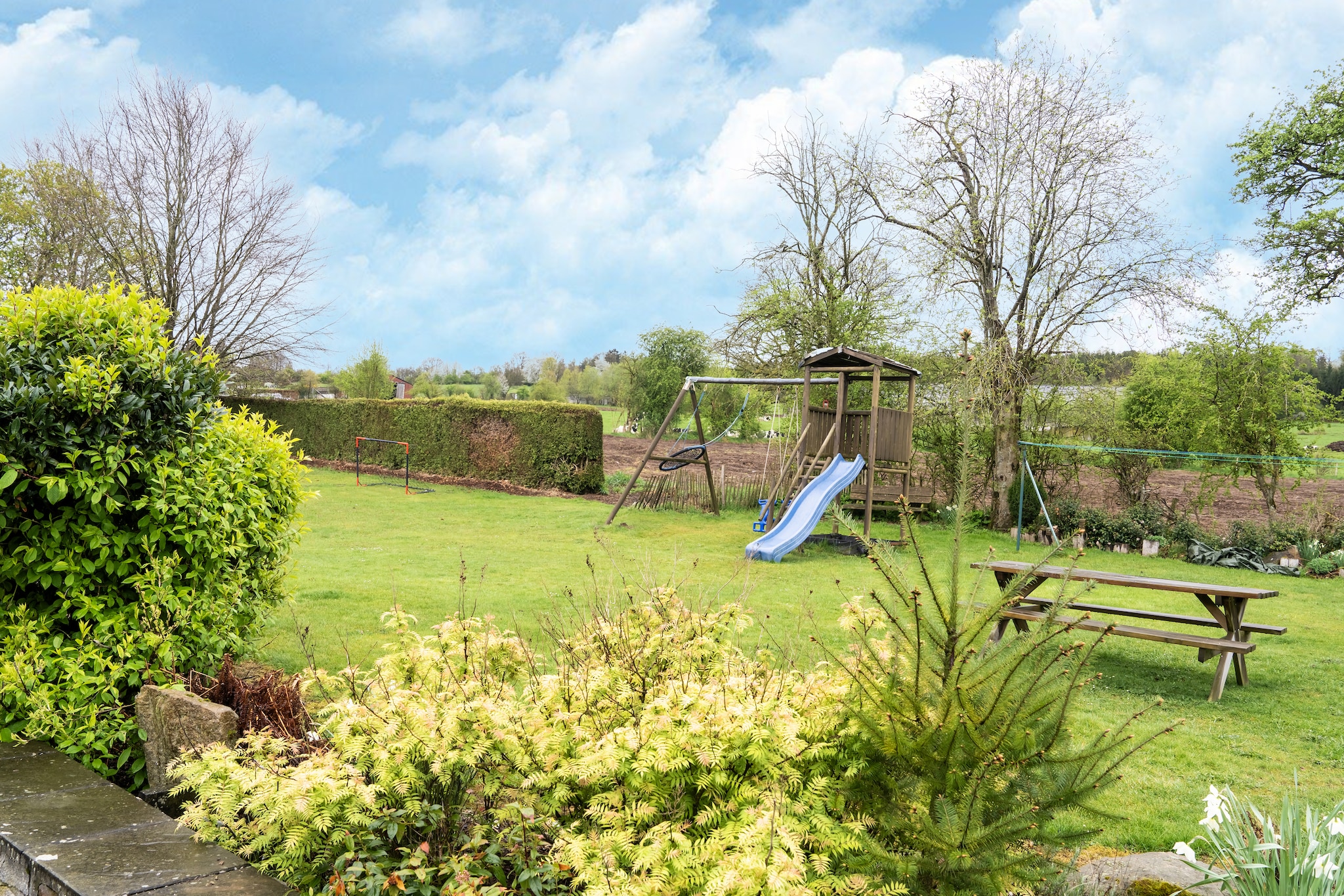 Très belle habitation à Lierneux pour 8 adultes-Jardin d'été
