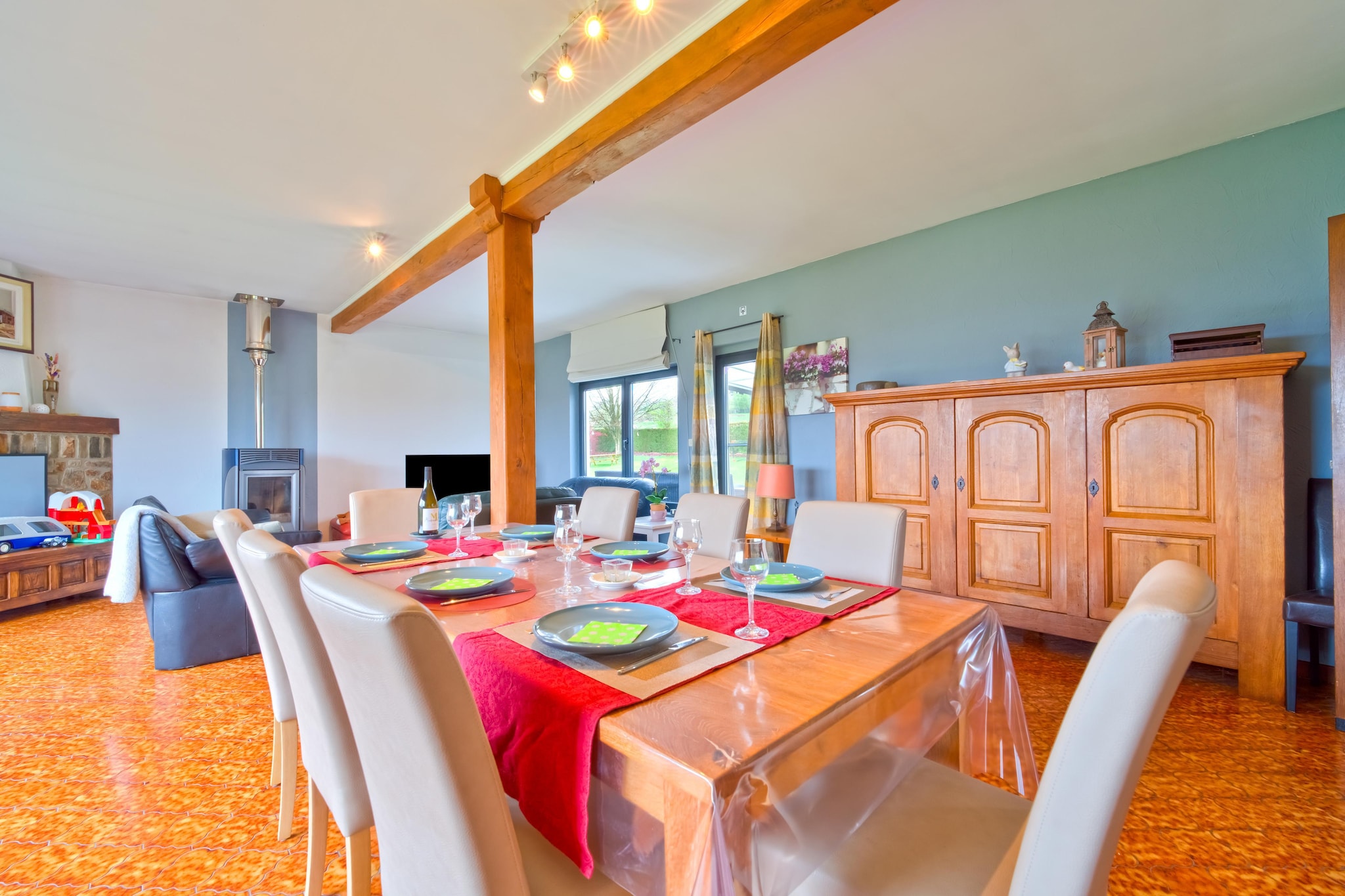 Très belle habitation à Lierneux pour 8 adultes-Salle à manger