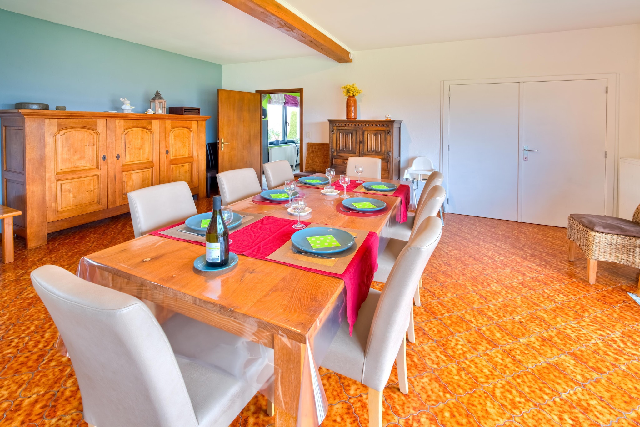 Très belle habitation à Lierneux pour 8 adultes-Salle à manger