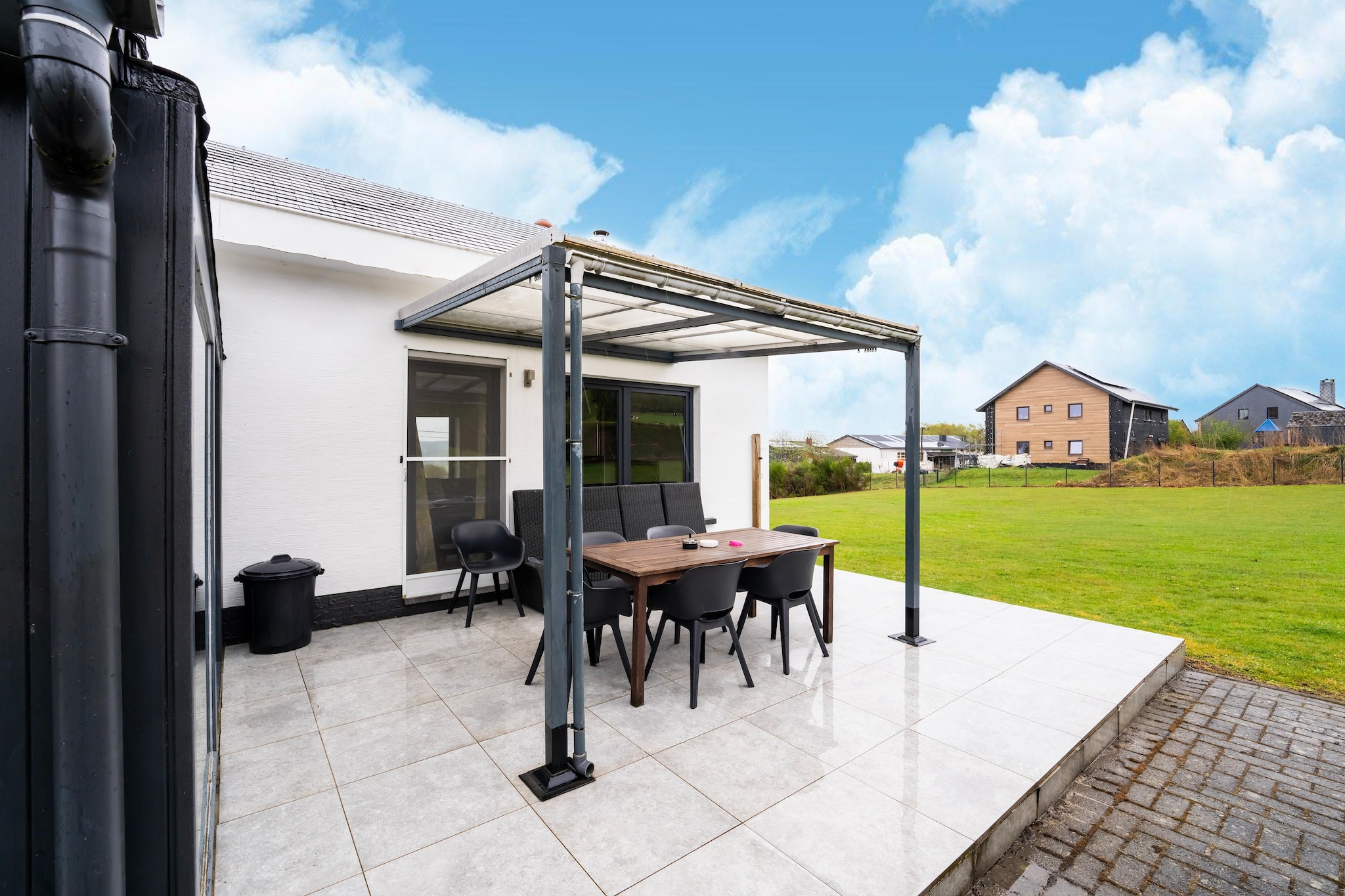 Très belle habitation à Lierneux pour 8 adultes-Balcon-terrasse