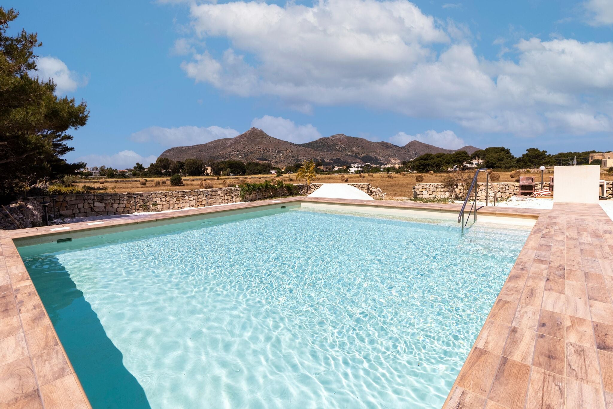 Stijlvol vakantiehuis in Favignana met een gedeeld zwembad