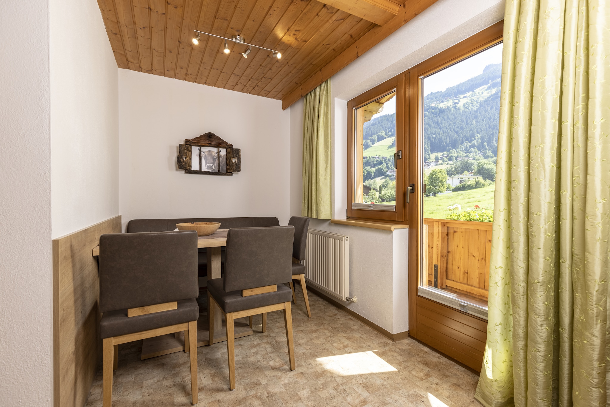 Treat yourself to a great holiday in this beautiful 55 m² apartment in Ramsau in the Zillertal. You'll spend your holiday surrounded by a beautiful mountain backdrop, in one of the most beautiful areas of the Zillertal. The landlord's private garden and terrace area may not be shared.

Whether it's a pleasant hike, an action-packed excursion to one of the surrounding 3000 m peaks, an eventful day on one of the family mountains or a bike tour along the Ziller or to the various reservoirs of the Zillertal - there truly is something for everyone. Do test out your skis on the Hintertux Glacier. The Mayrhofner Bergbahnen skiing area is 600 m away and the Zillertal Arena skiing area is 6 km away. You can easily reach both ski areas via the free ski bus, which leaves from the bus stop 100 m away. 

You can borrow a grill and board games from the landlord for free. Conversations must be had at a normal volume after 10 pm. WiFi can be used free of charge and House parties are not permitted.
