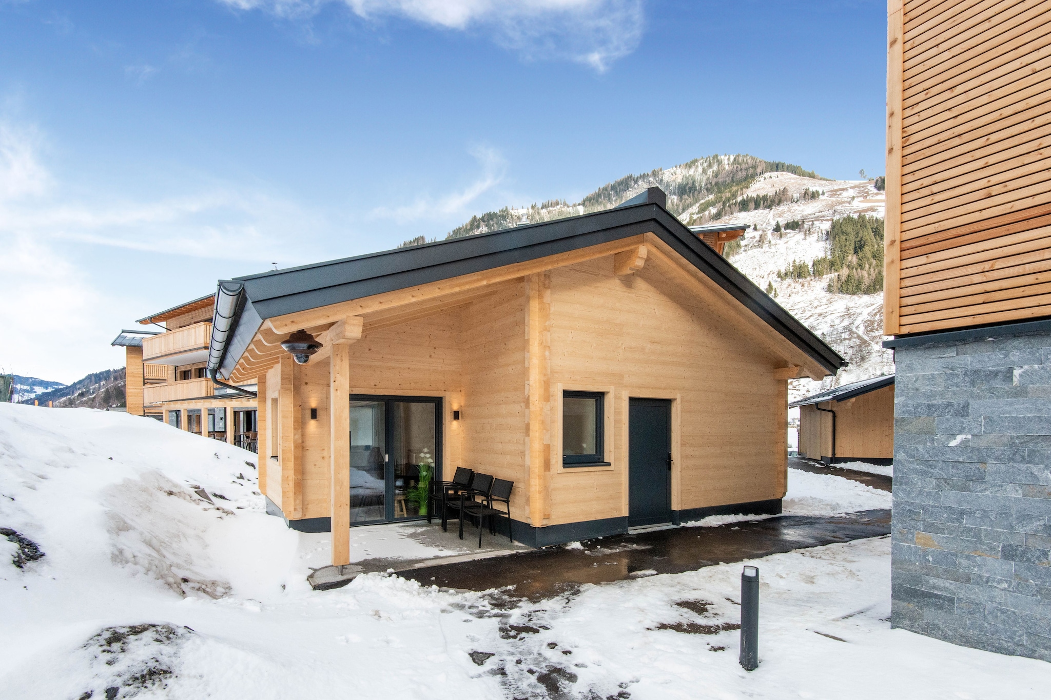 Golden Lodges Resort near the ski lift