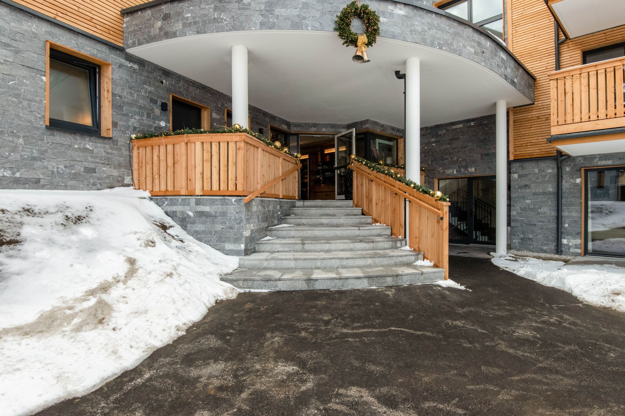 Golden Lodges Rauris Resort with ski storage