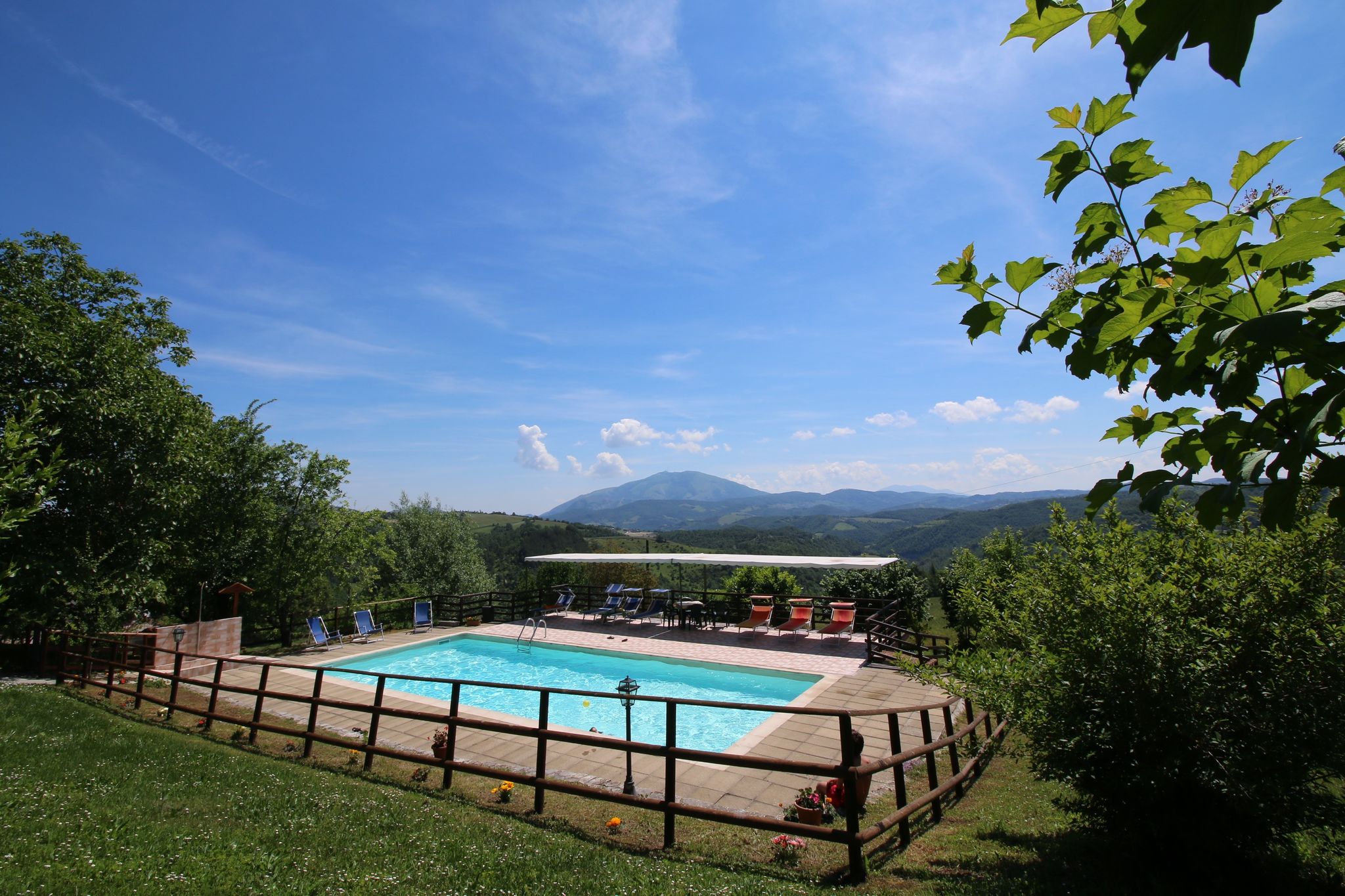 Landelijke vakantiewoning in Apecchio met een tuin