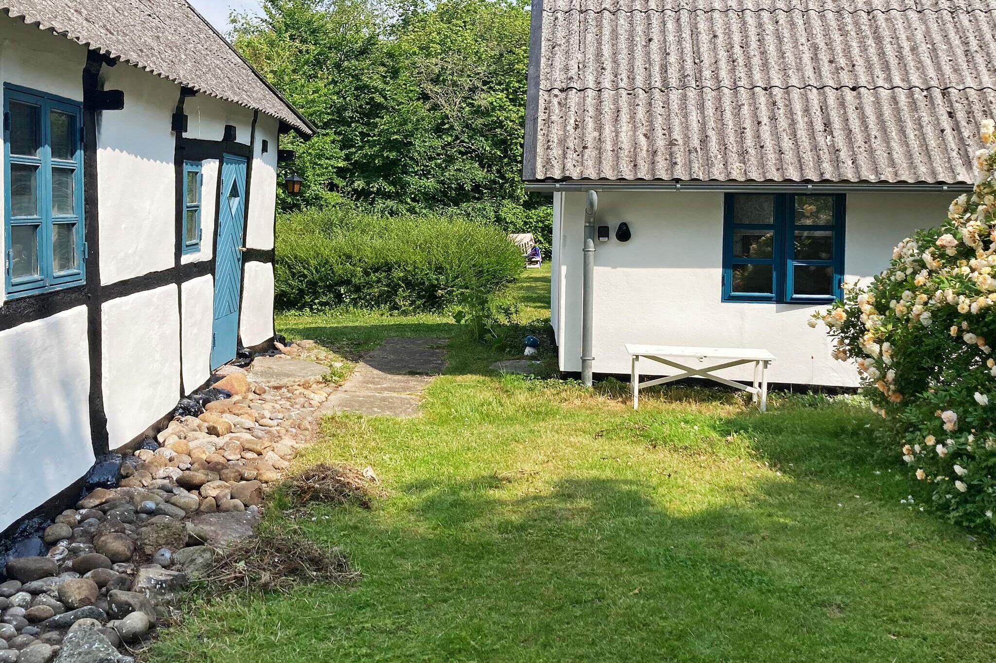 In the cozy BogÃ¸ town is this older cottage with barred windows. The house was built in the year 1800 and partially renovated in 2021. There are exposed beams throughout the house. The main house is 50 m2 and consists of an entrance hall, double bedroom and a nice large bathroom. From the entrance there is access to a small kitchen and from there on to the living / dining room with wood burning stove. Next to the main house there is a large annex of 35 m2 with two sofa beds and with exposed beams in the ceiling. In the immediate vicinity is SkÃ¥ninge Bridge with the small charming marina, and the obvious place to swim in the child-friendly water with various bathing jetties. Not for rent to youth groups.