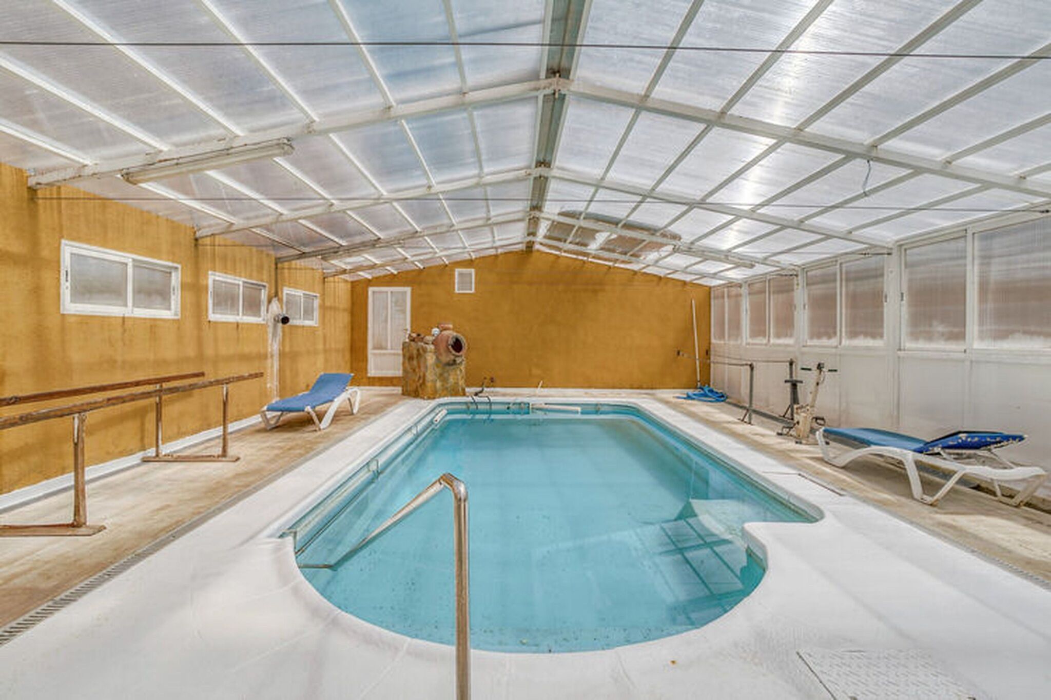 Maison de vacances isolée à Almería avec piscine partagée