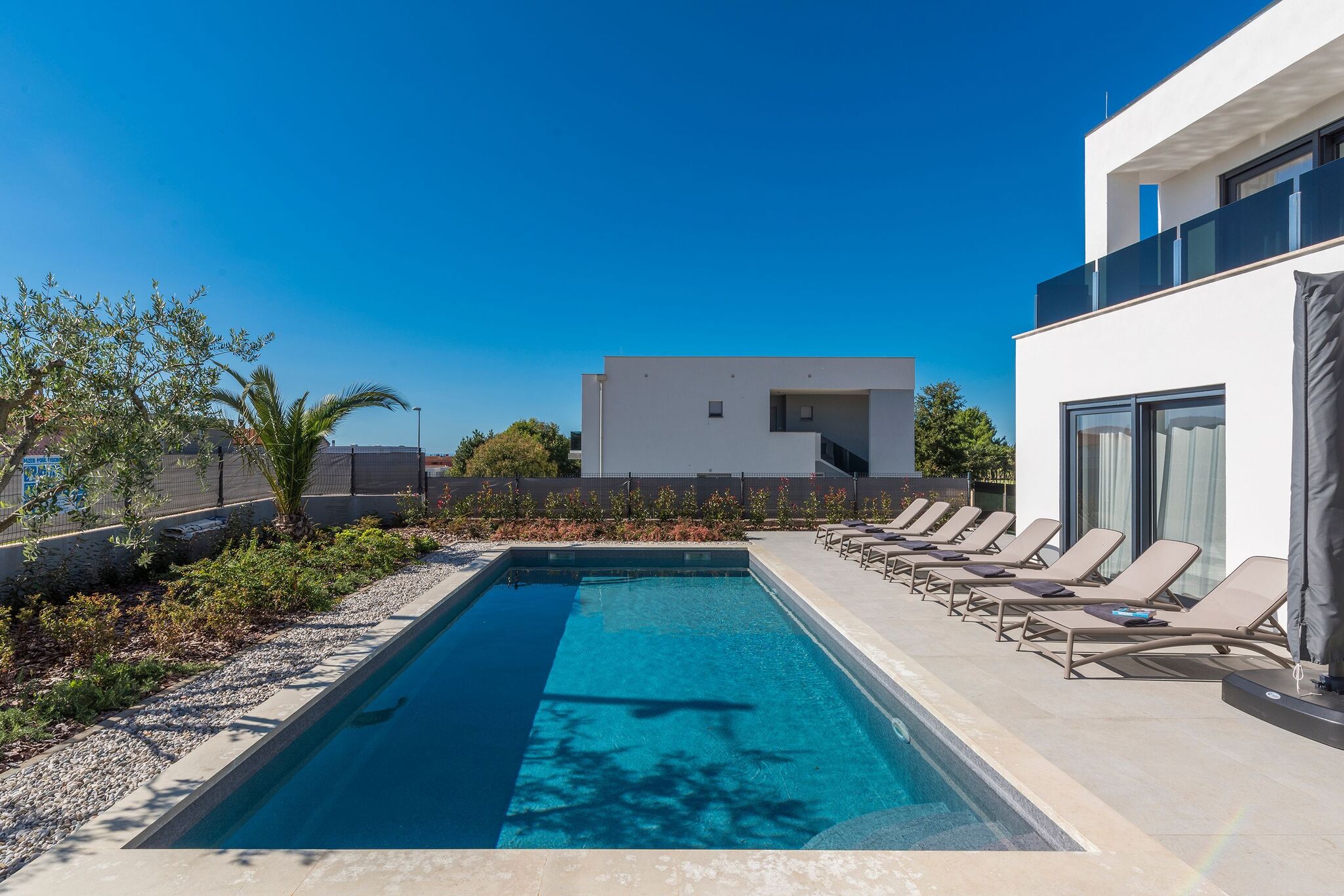 Moderne villa op slechts 2 km van de Istrische stad Novigrad met prive zwembad