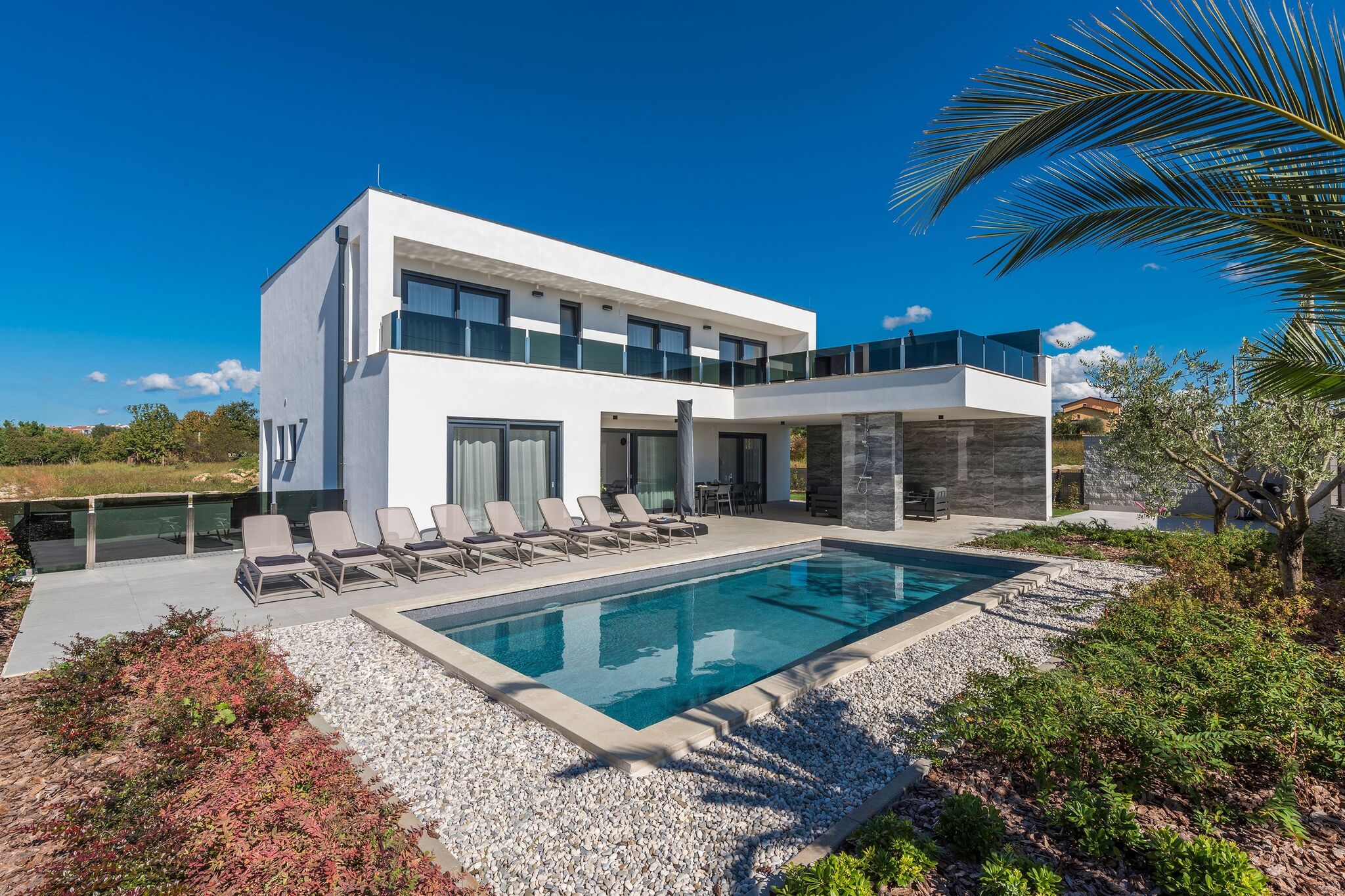 Moderne villa op slechts 2 km van de Istrische stad Novigrad met prive zwembad