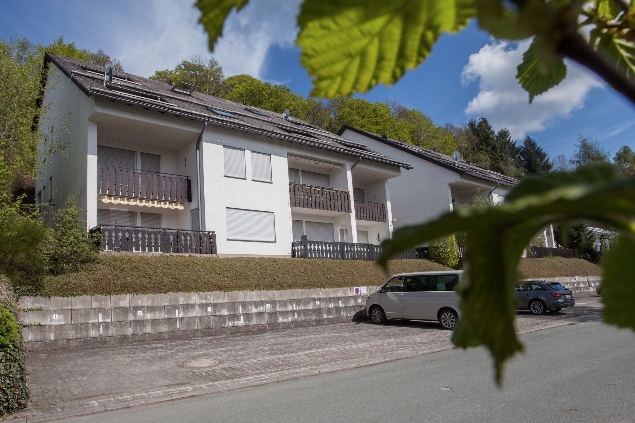 Appartement moderne à Niedersfeld avec balcon, près du Hillebachsee