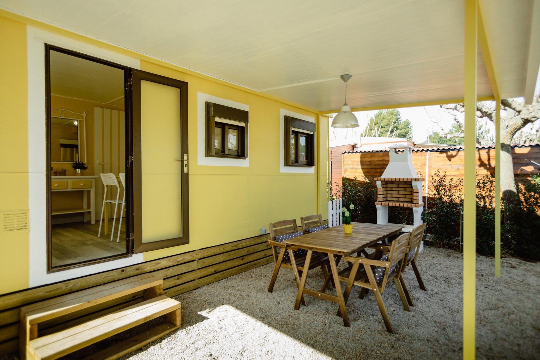 Living room, Kitchenette(cooker, fridge), bedroom(double bed), bedroom(single bed, single bed), bathroom(shower, washbasin), toilet, Internet access, air conditioning, terrace(roofed), garden furniture, BBQ, parking