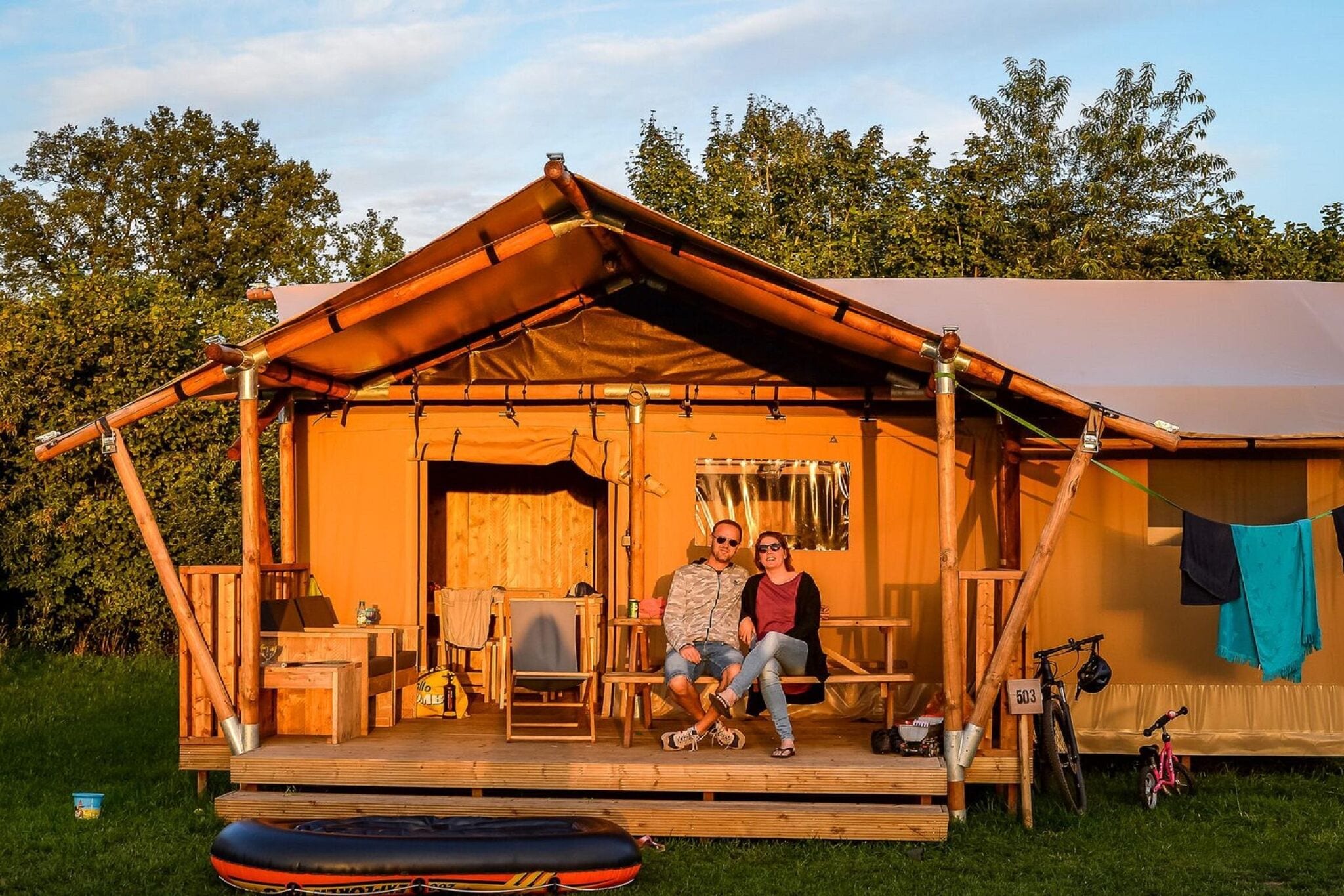 Tent with shower and kitchen, on a pop-up campsite