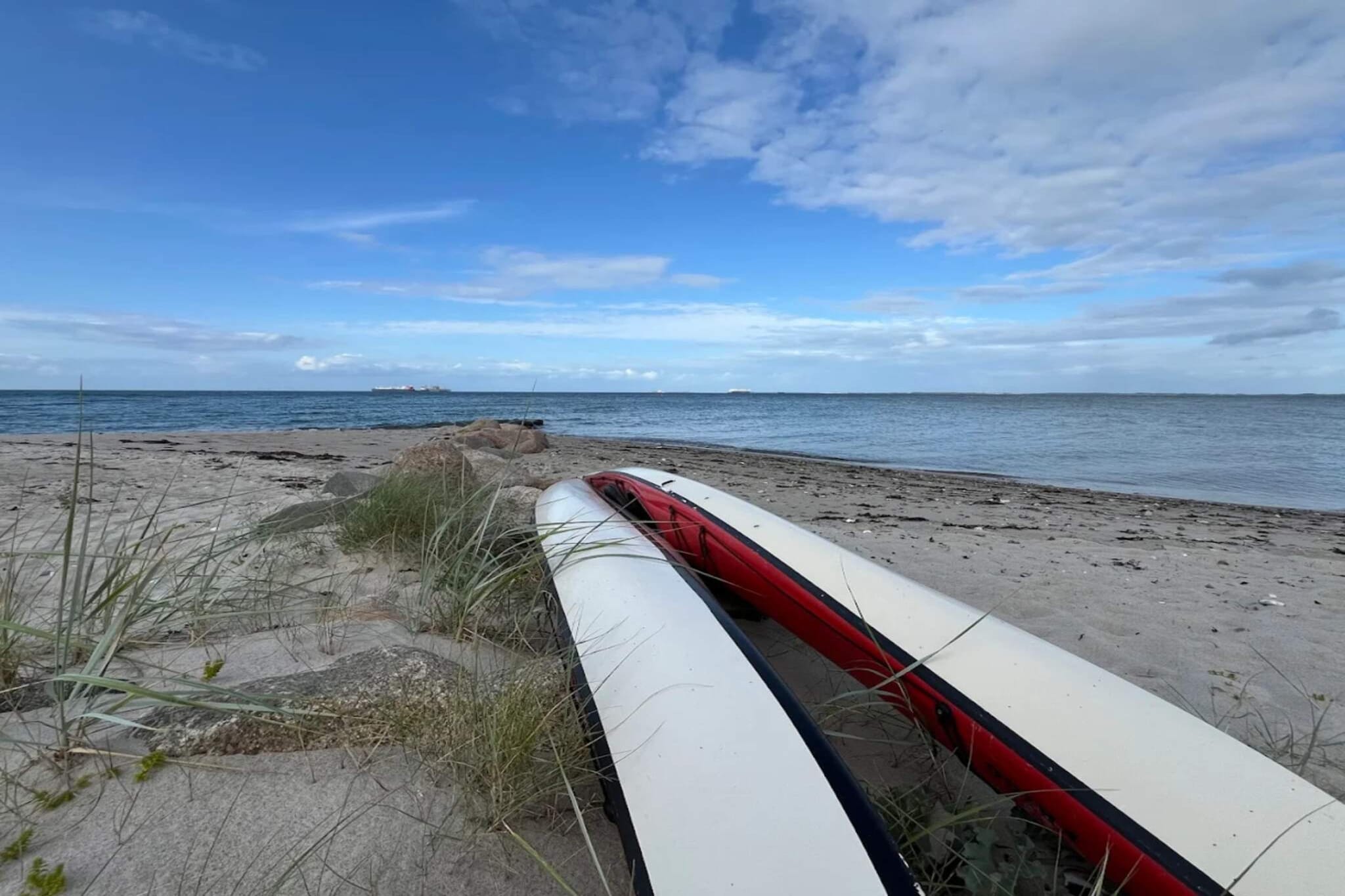 Internet Access DSL, open kitchen(cooker(electric), hood, coffee machine, microwave, dishwasher, fridge-freezer), Living/bed room(TV, radio, high chair, chromecast), bedroom(double bed), bedroom(double bed), bedroom(double folding bed), bathroom(bathtub or shower, washbasin, toilet, washing machine), heating(electric), terrace, BBQ, air to air heatpump