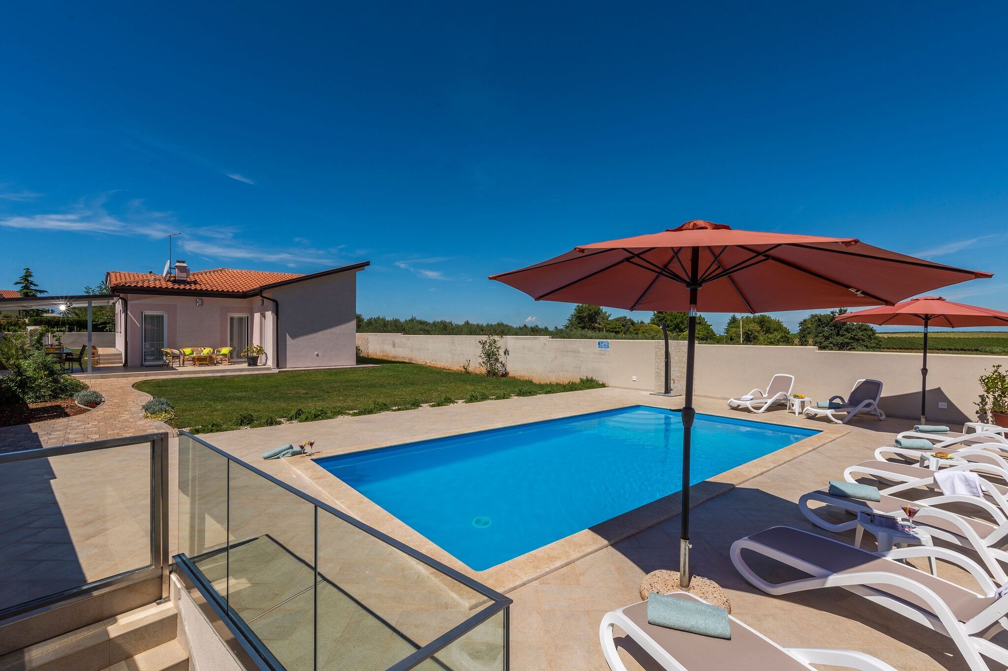 Moderne Villa 8 p mit privatem Pool, großem Garten und Terrasse