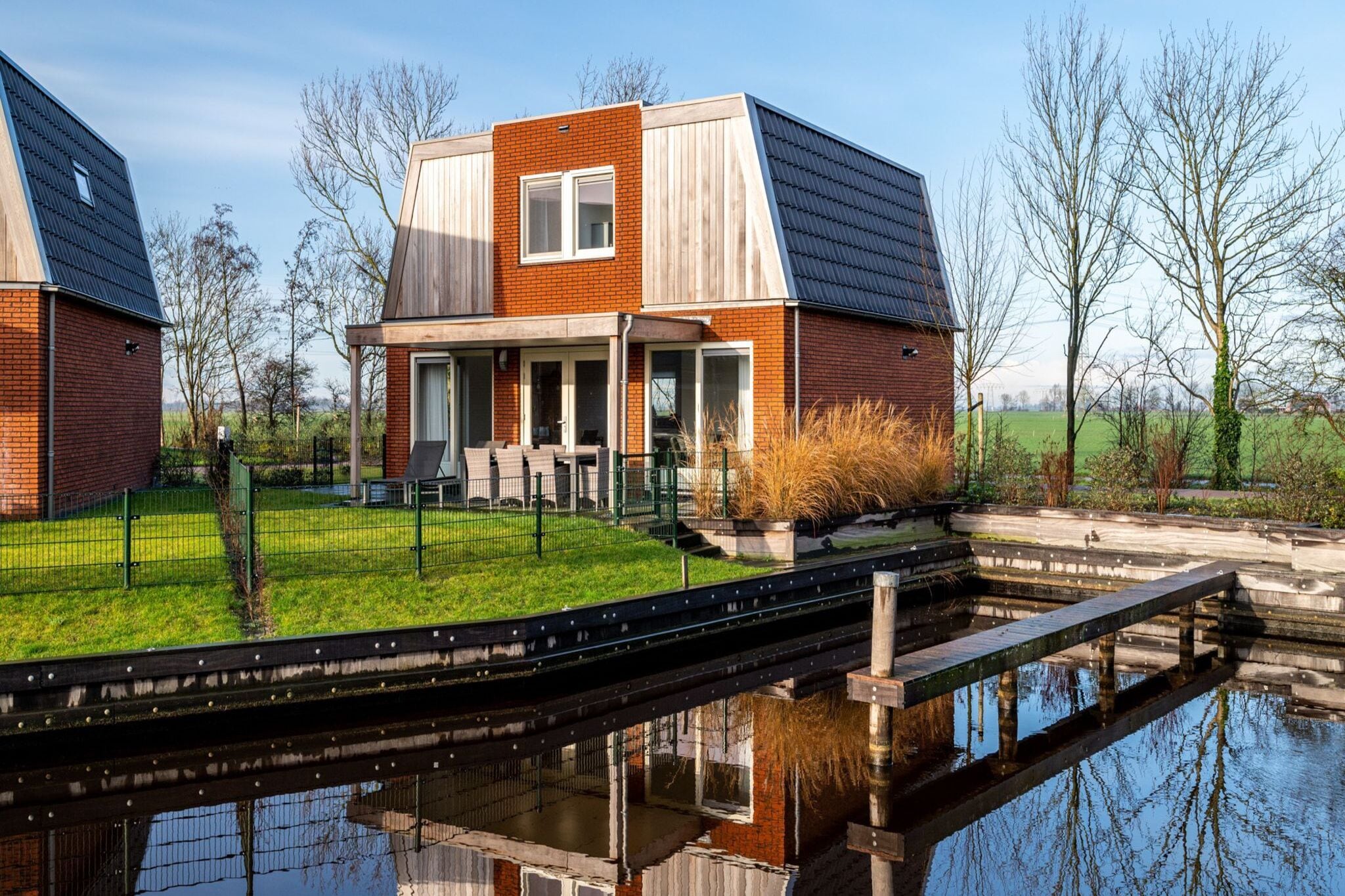 Riant vakantiehuis met buitenspa in Friesland