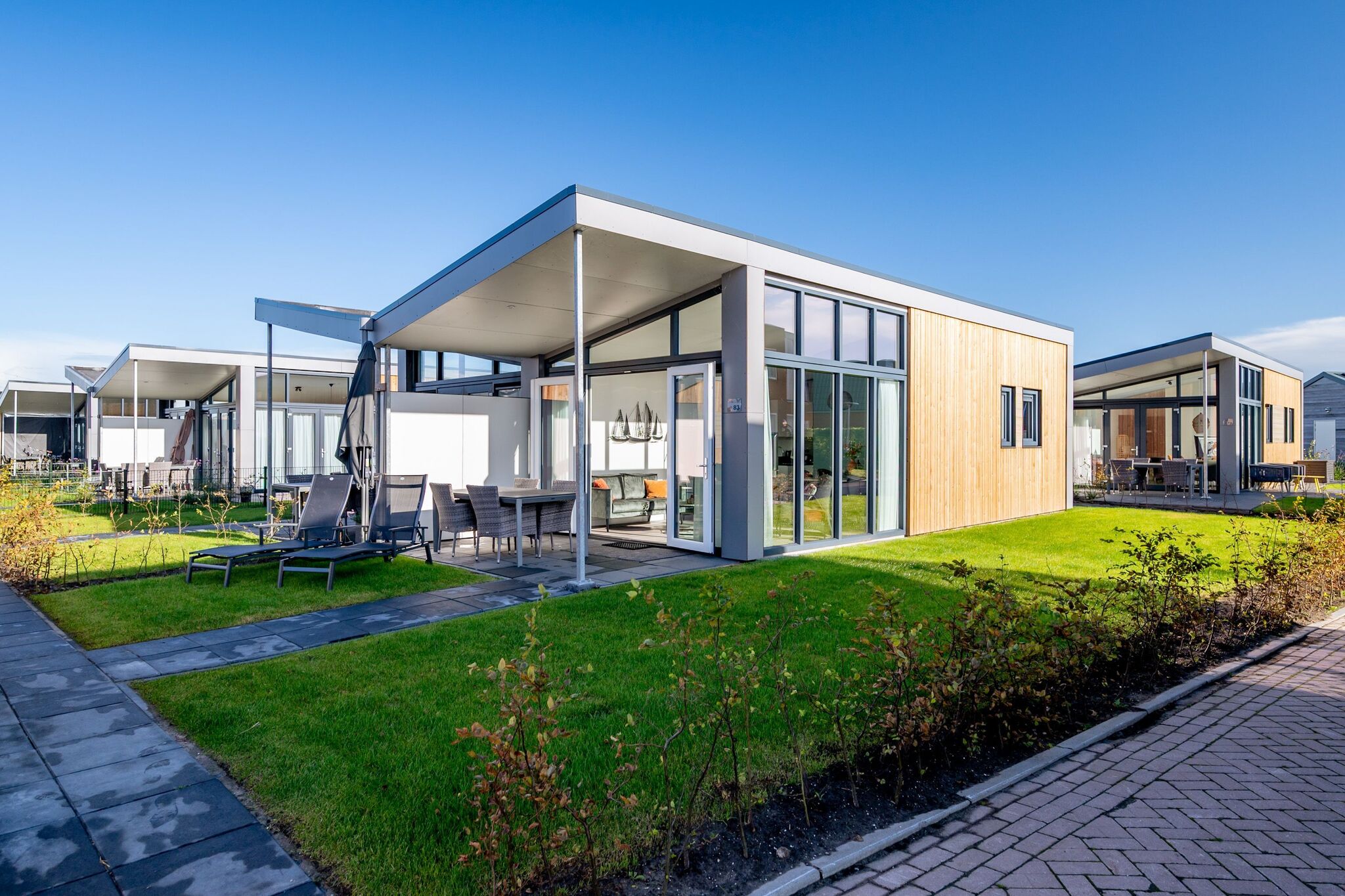 Modernes Chalet mit schöner Terrasse in Friesland