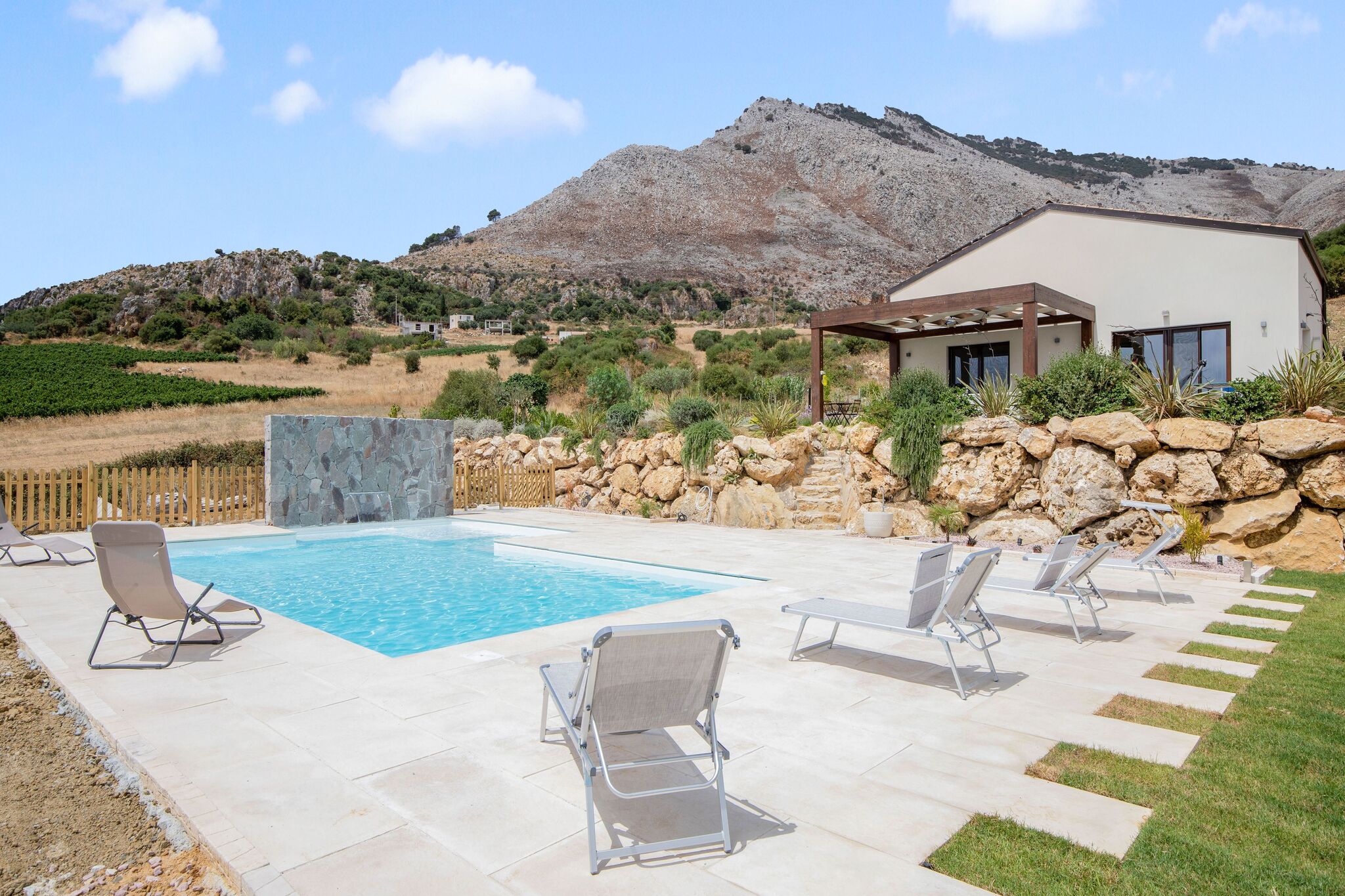Maison de vacances confortable à Castellammare del Golfo avec jardin