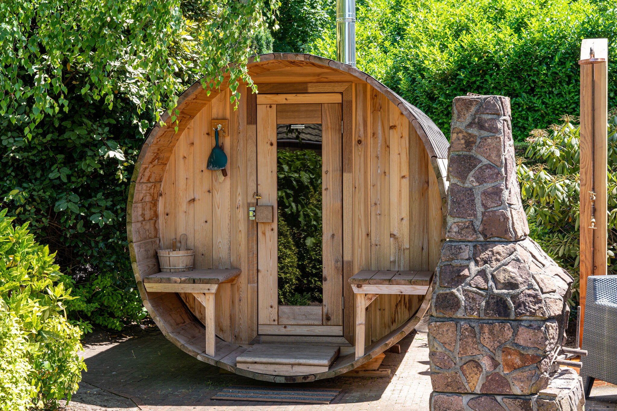 Cabane forestière confortable avec sauna à barils