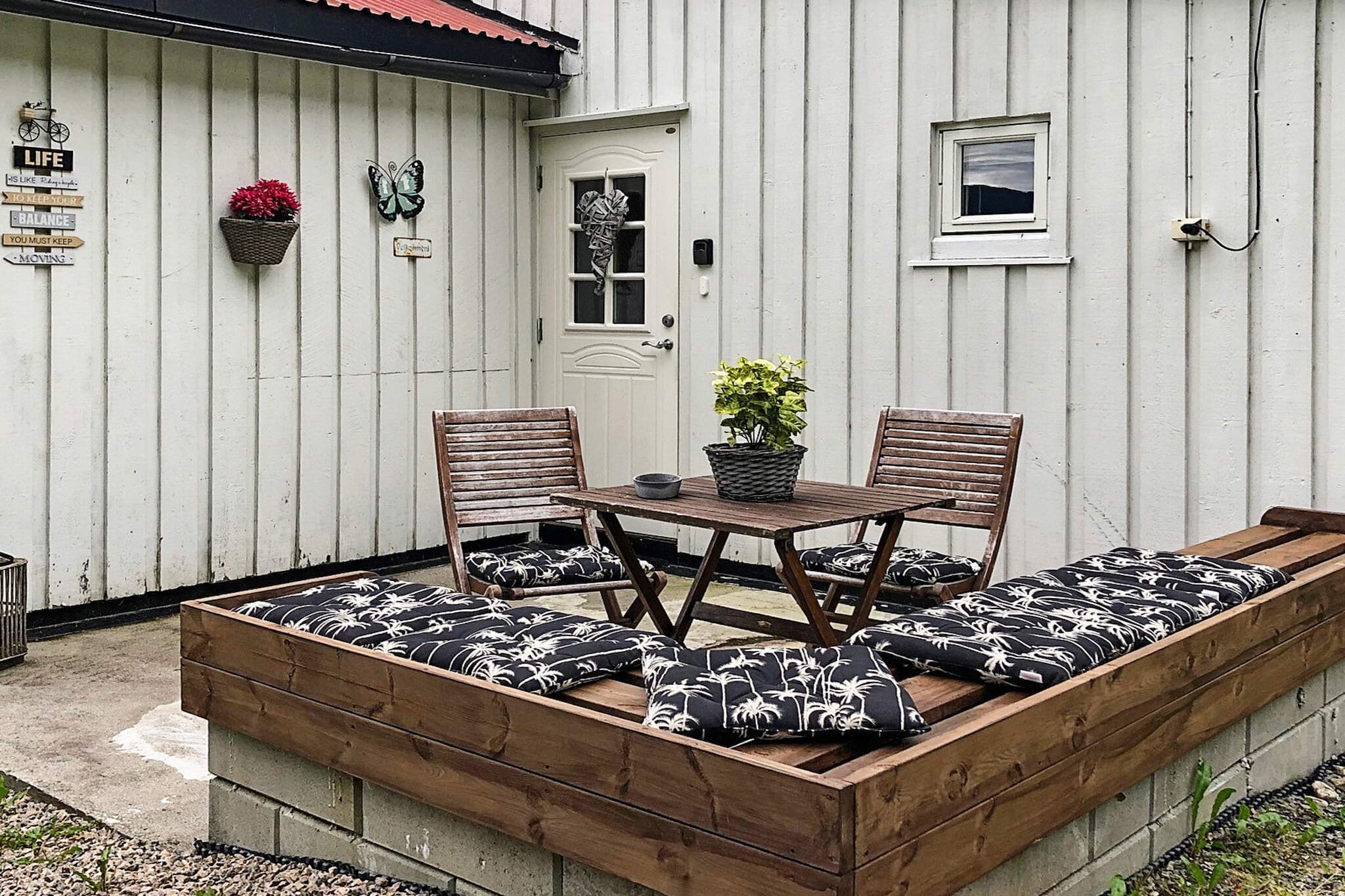 6 person holiday home in AVERØY