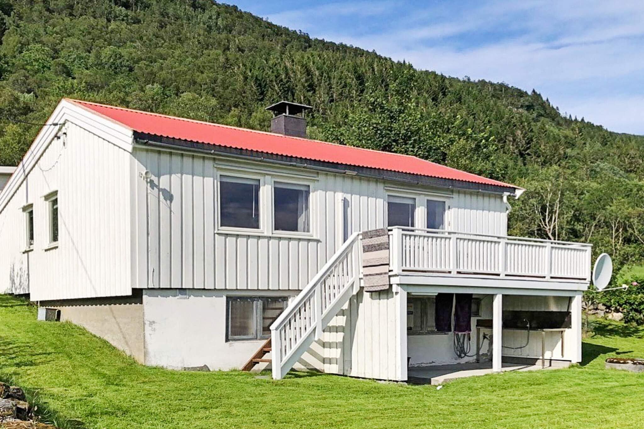 6 person holiday home in AVERØY