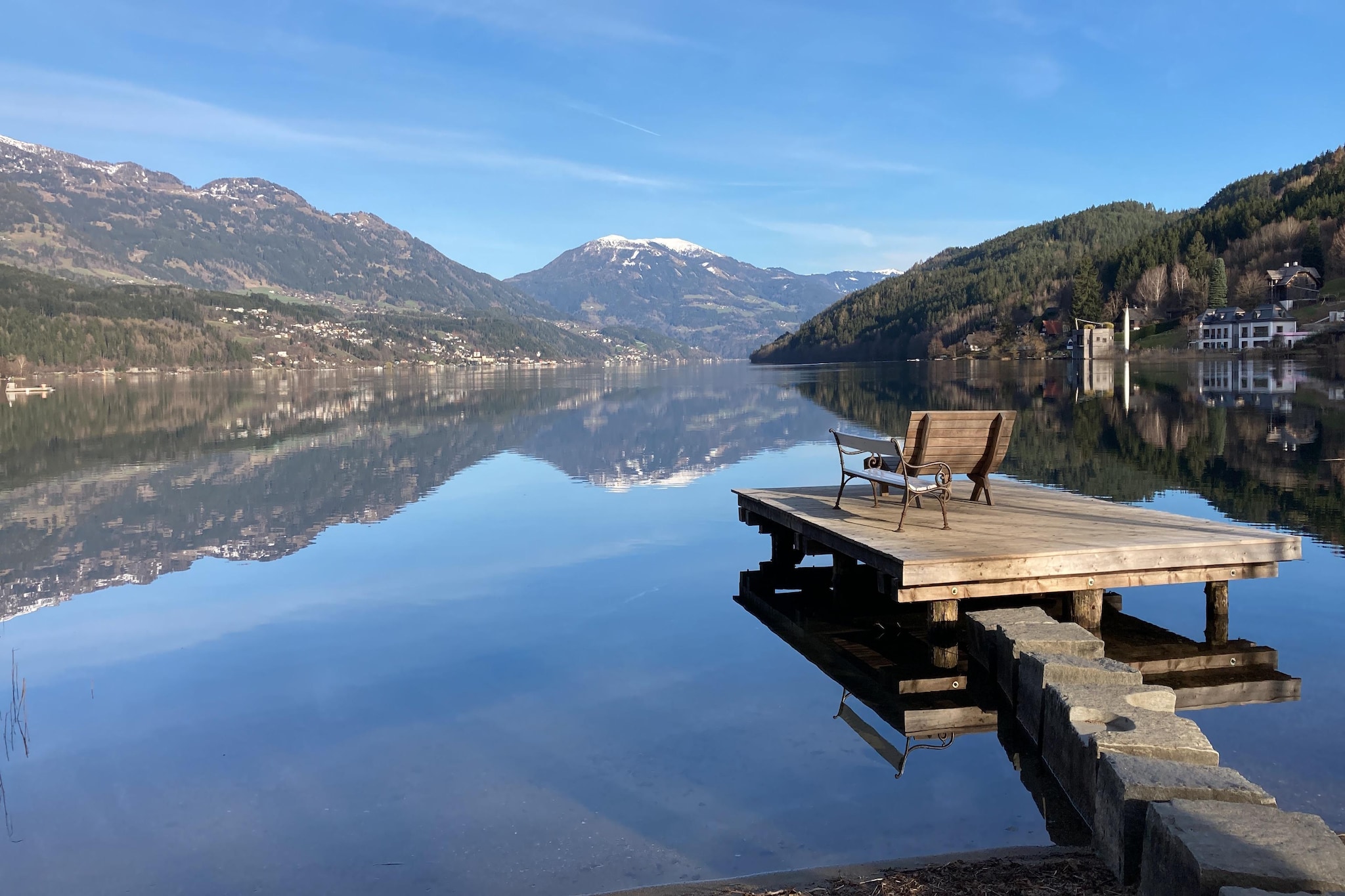 Ground floor: (Kitchen(seating area, hob, coffee machine, oven, microwave, fridge, freezer), Living/bed room(double sofa bed, TV), Living/bed room(single bed, single bed, TV), bedroom(double bed), bedroom(double bed), bathroom(bathtub or shower, washbasin, toilet), bathroom(bathtub or shower, washbasin), toilet(washbasin))\n\nski storage, garage, carport, fireplace, stove, streamingservice, dishwasher, shower, washing machine, heating, terrace, garden, bicycle storage, garden furniture, sun loungers, BBQ, parking, parking, deckchairs, parasol, bicycles available, ironing board, party games