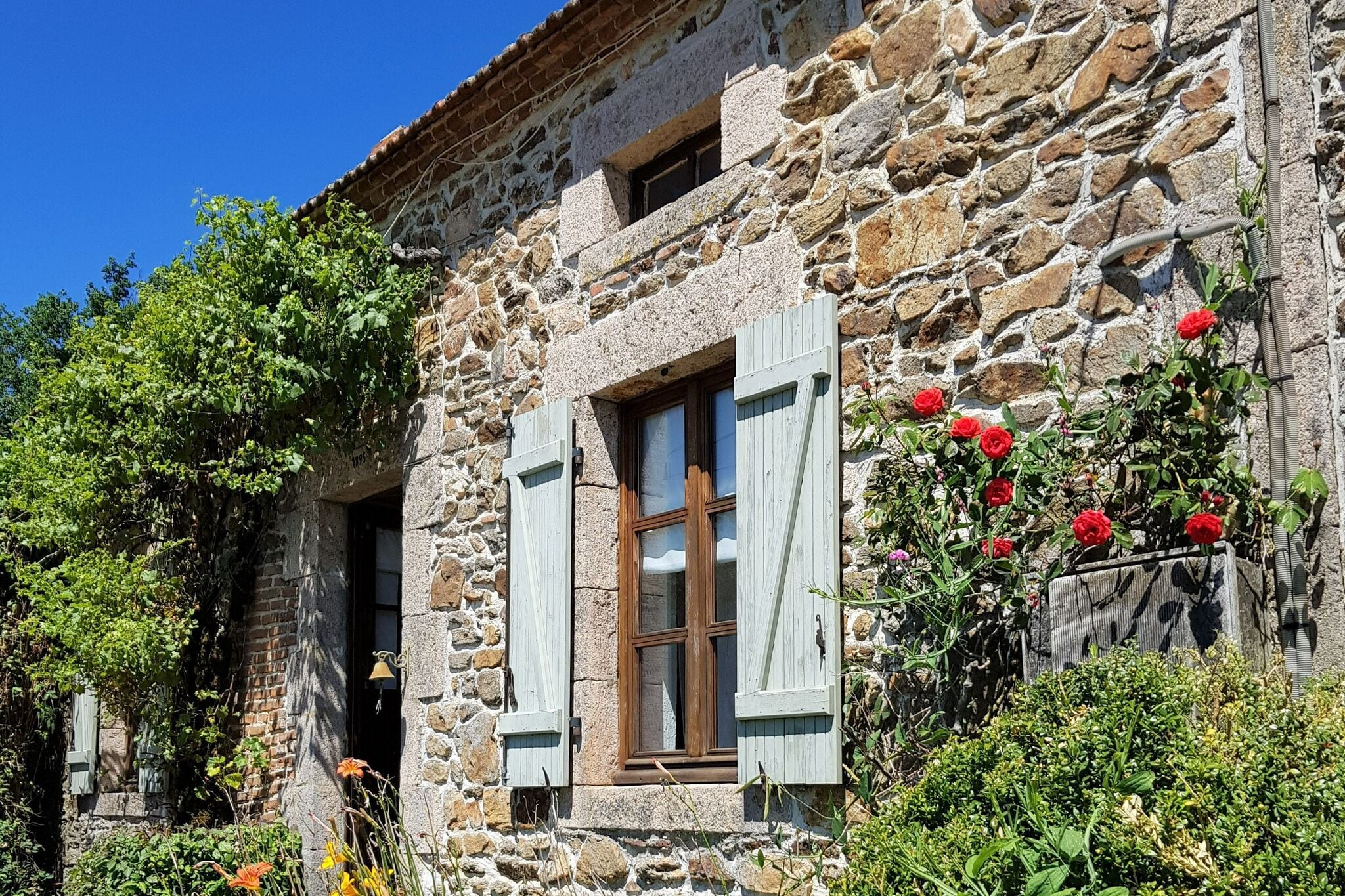 Maison de vacances authentique avec bien-être privé dans l'Auvergne verte