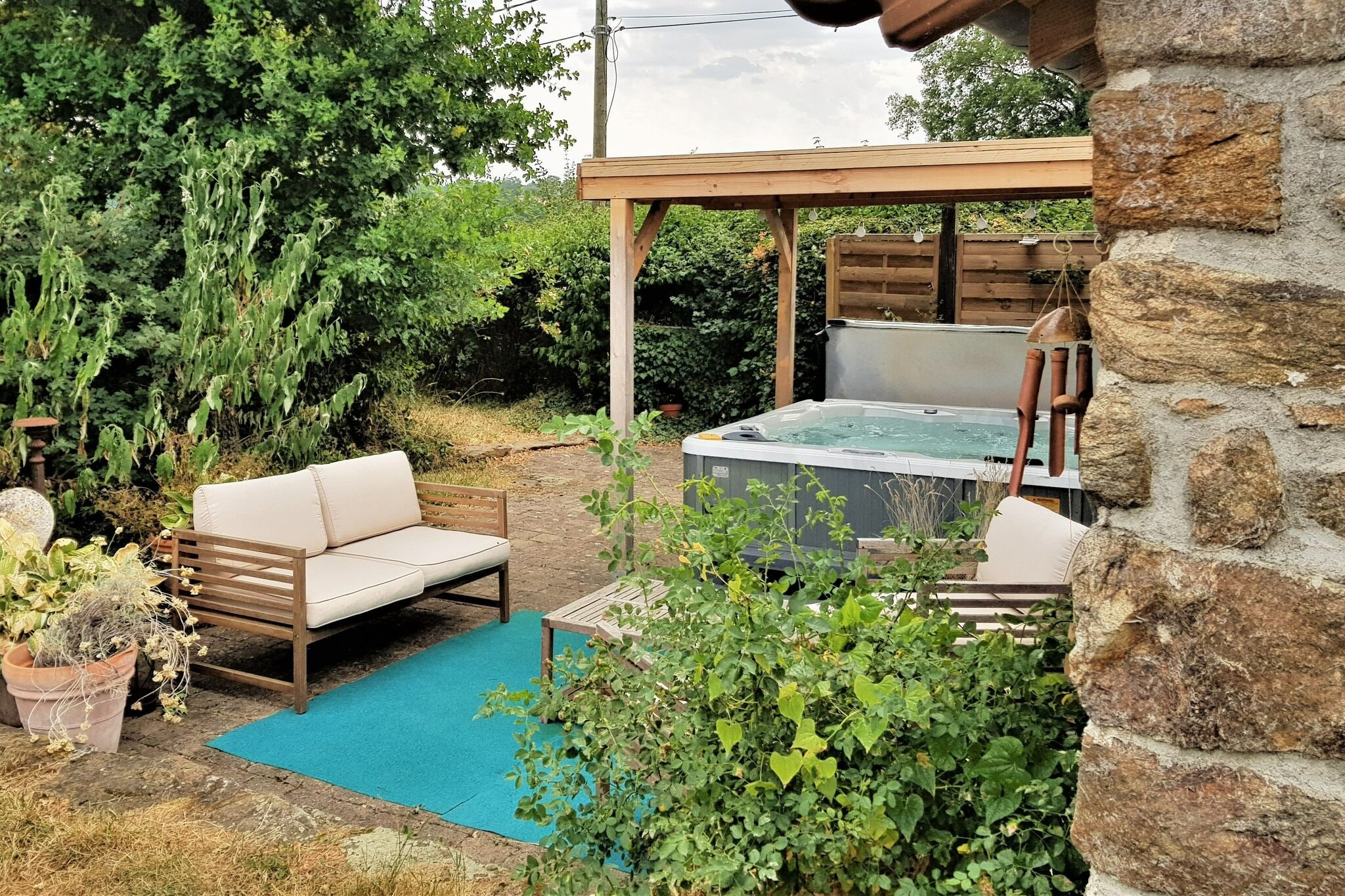 Gezellige gîte in Moureuille met een landelijk uitzicht, volledige privacy, zwembad en wellness.