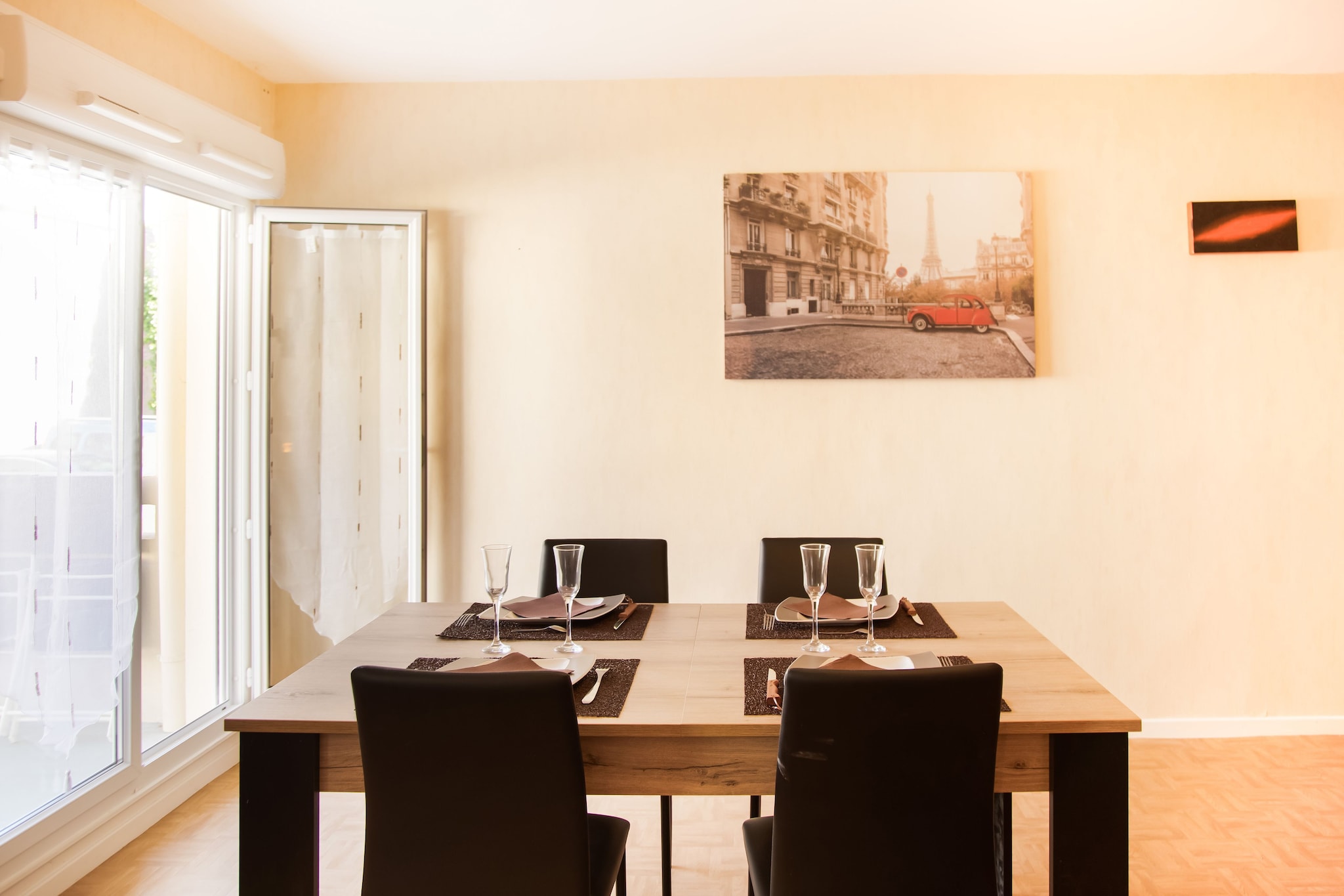 APPARTEMENT CHAUMONT / DUBOIS-Eetkamer
