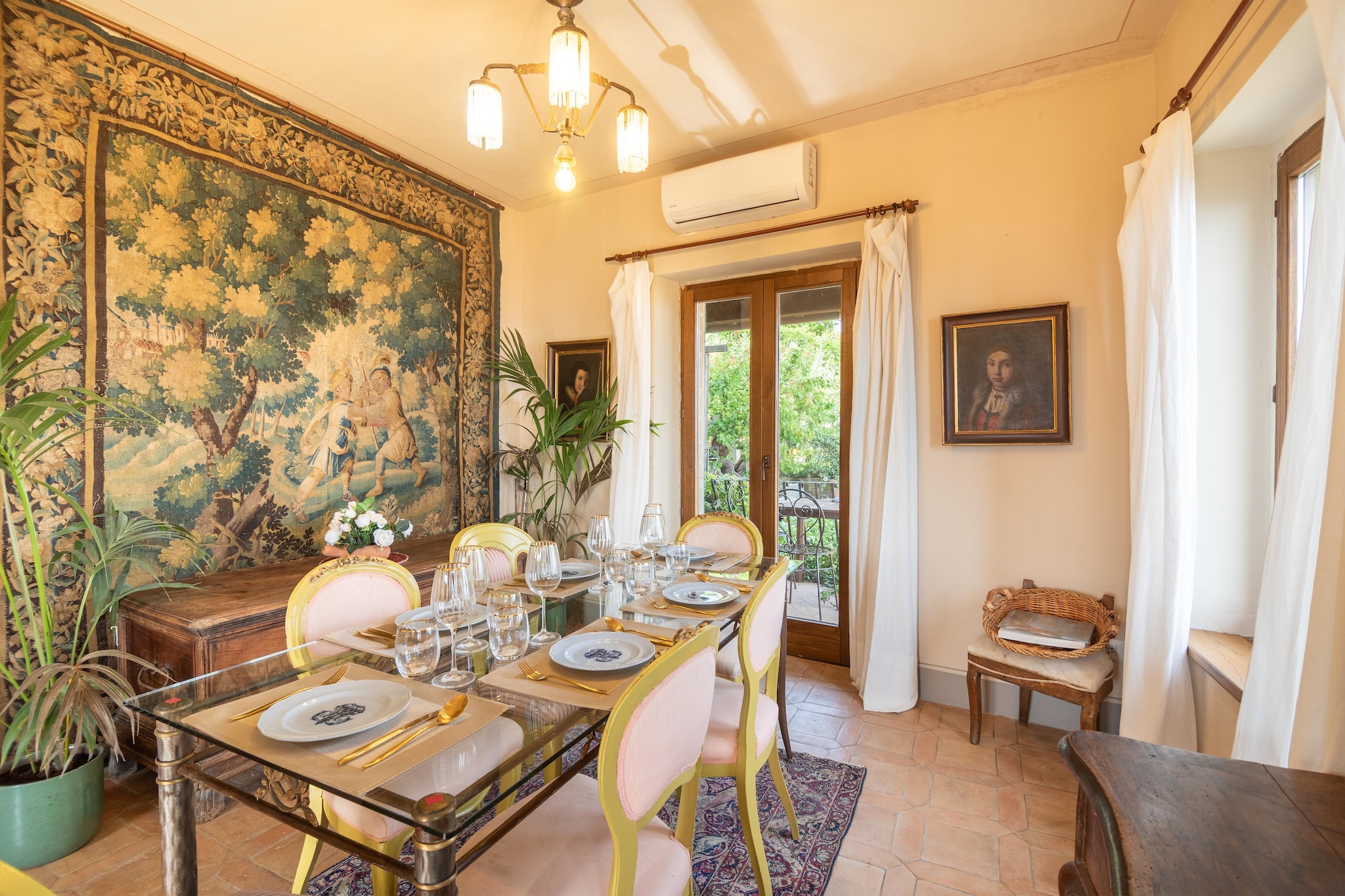 Villa Letizia-Eetkamer