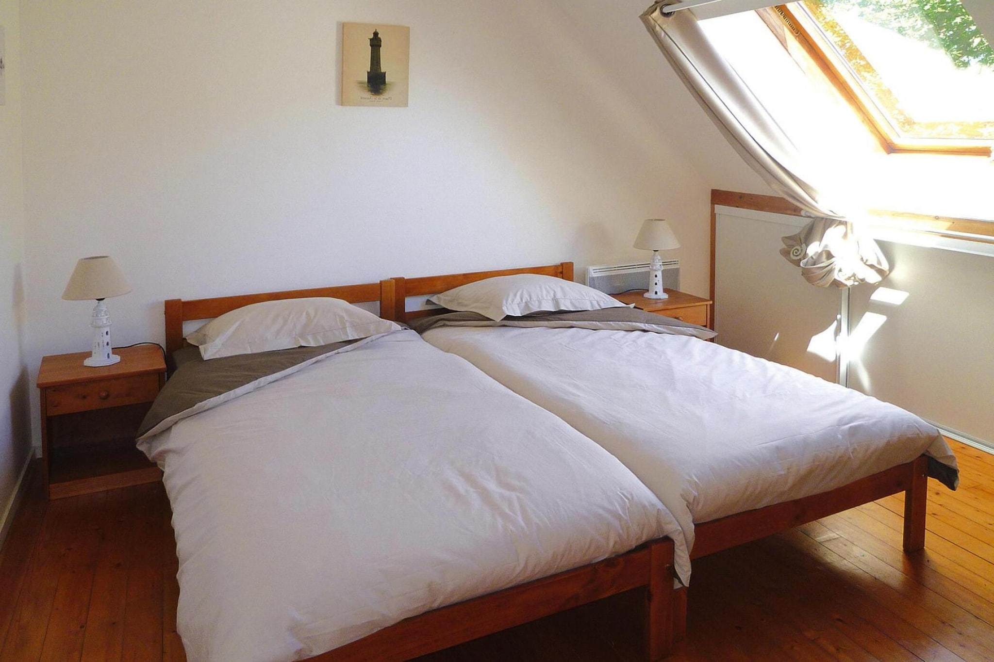 Ground floor: (open kitchen(electric kettle, toaster, cooker(3 ring stoves, ceramic), coffee machine, combination microwave, dishwasher, fridge), Living/diningroom(TV(smart TV)), bathroom(bath tub), toilet)\n\nOn the 1st floor: (bedroom(single bed(90 x 190 cm), single bed(90 x 190 cm)), bedroom(single bed(90 x 190 cm), single bed(90 x 190 cm)), toilet)\n\ntumble dryer, washing machine, heating(electric), terrace, garden(private, fenced, 200 m2), garden furniture, parking