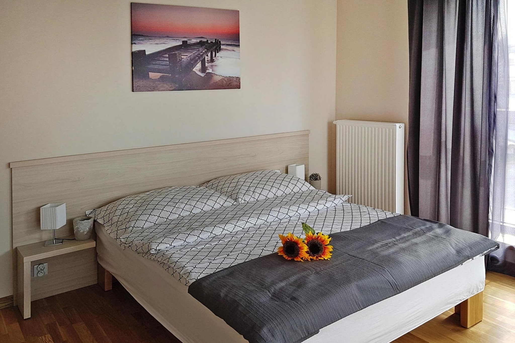 Comfortable apartment in a great location, right in the center of Miedzyzdroje and only 50 meters from the beach promenade and 100 meters from the sandy beach. Your apartment has a large balcony so that you can spend the evening outside with a glass of wine if you don't feel like going out. In Mi?dzyzdroje there is an extensive range of leisure activities and along the boulevard you will find many restaurants and shops that promise a carefree holiday with plenty of variety.The popular Baltic Sea resort is located on the island of Wolin, near the picturesque Baltic Sea cliff.In summer there are regular spa concerts and various music festivals on the open-air stage in the spa gardens.
Details: tourist tax, bed linen, towels, final cleaning, WiFi
Activities nearby: The Baltic Sea and the long sandy beach are of course the highlight for an extended beach holiday in the summer. Many excursions to the neighboring island of Usedom start from the pier. How about a walk through Swinoujscie? The best way to reach the border town is by bus or train. Surrounded by beautiful forests, the place is also a real alternative for nature lovers. Just a short walk takes you to the wild and romantic cliffs. Here you can search for amber for hours. In addition, the Wolinski National Park flows here, which borders directly on the city. With its hiking trails, the park is one of the area's biggest attractions. With a bit of luck you can spot eagles, red deer and wild boars here. For holidaymakers who enjoy cycling, there is also a good range of beautiful routes and good cycle paths
Not suitable for people with reduced mobility
About Belvilla
At Belvilla, you experience holidays exactly the way you want. Choose from an extensive range of holiday homes, apartments and caravan parks from Europe to Florida. From a cabin by the Norwegian fjord to an exclusive villa on the Côte d'Azur, and from an apartment in Rome to a country estate in Tuscany. At Belvilla you will find the perfect holiday home for an unforgettable time with your family, partner or friends. You will also find holiday homes for larger groups, spread across various regions in Europe.
Belvilla offers a wide variety of holiday homes: small and cosy with a sauna or spacious with an outdoor pool, roof terrace and numerous bedrooms. At Belvilla, for example, you can choose from holiday homes in prime locations, with luxury amenities and homes particularly suitable for families. Of course, many holiday homes also have a space reserved for your dog. You can choose from practical holiday homes in popular holiday destinations, city houses in cosmopolitan cities such as Venice or Rome, dreamy holiday homes in top locations and spacious holiday homes with unique furnishings. Besides holiday homes by the sea, Belvilla also offers holiday homes with swimming pool and/or wellness facilities.
