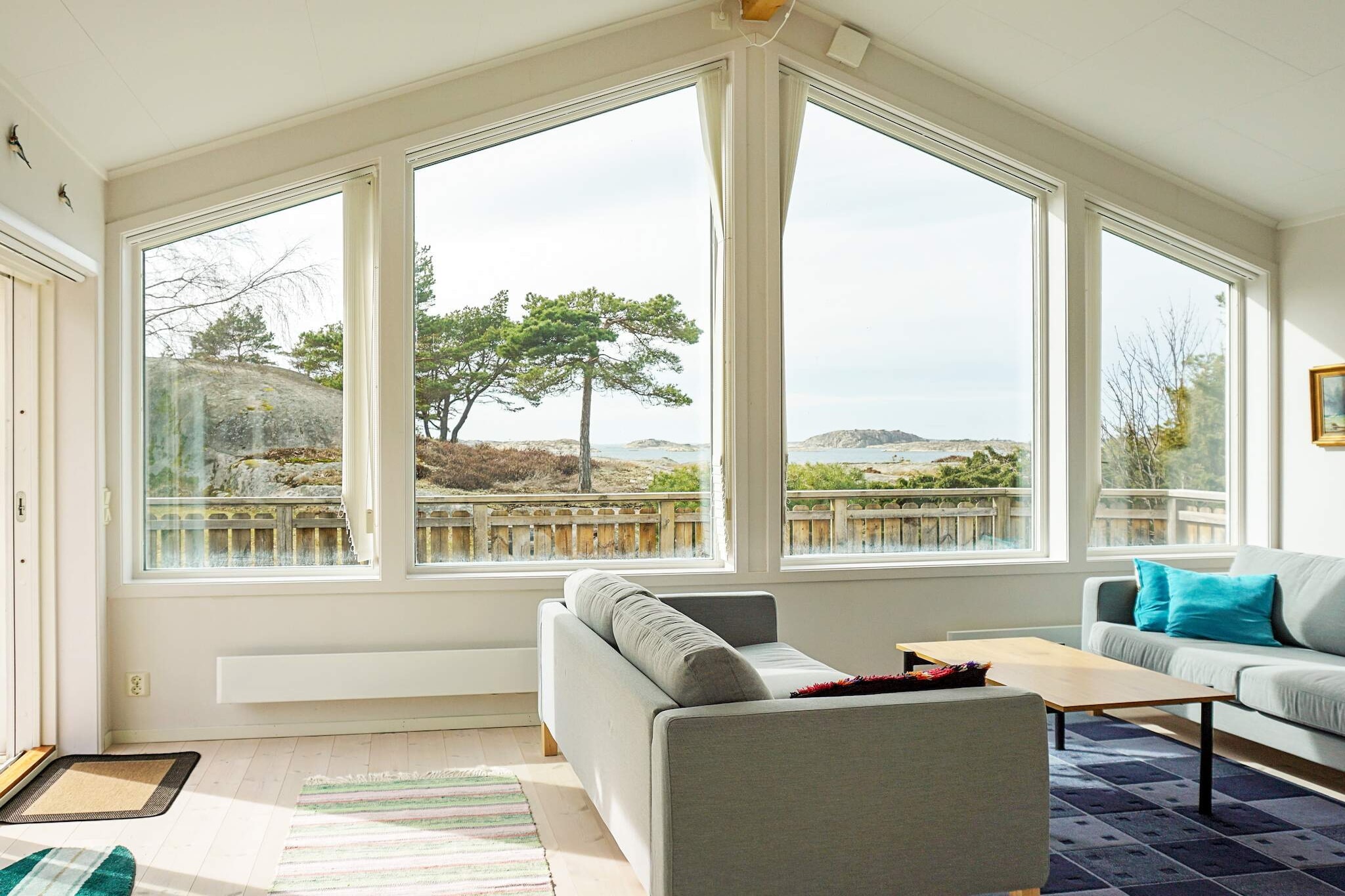 Mile-wide sea view in sunny and peaceful location Here you are welcomed to a calm, peaceful and family-friendly environment with miles of sea views and fantastic sunsets. From the cottage you go via the lawn further over the sun-warmed granite slabs the few meters down to the area's own bathing area. The long and gently sloping cliffs down to the bath are perfect for sunbathing and watching the archipelago's birds and boating. Here you can choose between experiencing the sea and swimming, hiking on seafront paths among bare hills and mysterious pine forests, stopping and looking over archipelago islands and the wide sea, experience sails and motorboats from any vantage point or take the bus into the tourist town of StrÃ¶mstad to experience city pulse, walking on piers or just sitting and enjoying on a couch in one of the city parks. The cottage with its wonderful location close to the sea is also a perfect starting point for fishing, kayaking and to explore the entire North BohuslÃ¤n. On arrival you are greeted by a large lovely plot with lawns and scenic surroundings. Via the entrance at the back of the cottage you enter a hall that turns into one of the cottage's living rooms, here is both TV and a cozy stove, in this older part of the cottage there are also 3 bedrooms, one with bunk beds, and two with single beds, bathroom with shower and the cottage's kitchen with dining area. The kitchen has a stove, fridge / freezer, microwave and dishwasher. In the extended part that faces the sea, there is another bedroom with single beds and the cottage's &quot;heart&quot; the large lovely living room with large windows facing the sea and the sunset in the northwest. From this room you come via a sliding door to the terrace area outside also with sea views and in a sunny sheltered location. Here you can sit and enjoy wonderful moments with grilled food and something good in the glass while the sun slowly descends over the KosterÃ¶arna archipelago. The cottage has WiFi connection. In StrÃ¶mstad there is a large selection of activities, rich restaurant life, pleasant shopping in small shops that are close to each other or why not just sit and enjoy all the boats in the harbor area. Take the bus into the city center and all the entertainment or to the bathing places that there are several to choose from. If you want to experience islands and the archipelago environment, there are several boat charters and bathing boat trips from the harbor in the center to several archipelago islands such as. Furholmen or KosterÃ¶arna but also to neighboring Norway. It is also possible to rent a boat or kayak for your own exploration trips. For those interested in golf, there are several 18-hole courses in the area. Welcome to a peaceful and family-friendly accommodation in the StrÃ¶mstad area.