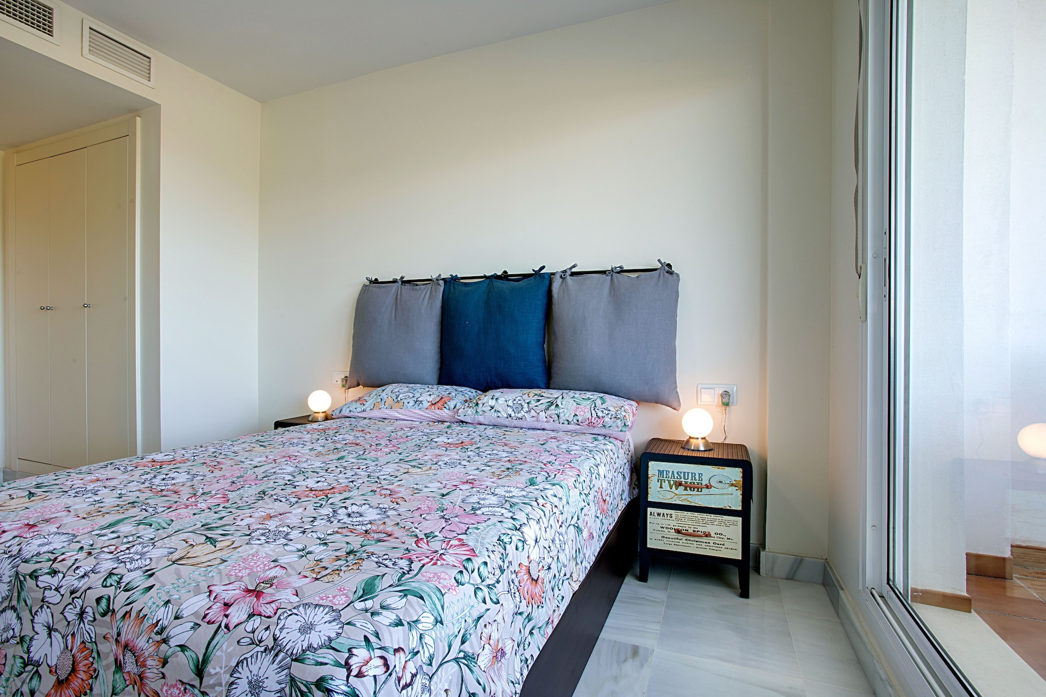 Beachside Apartment with Pool