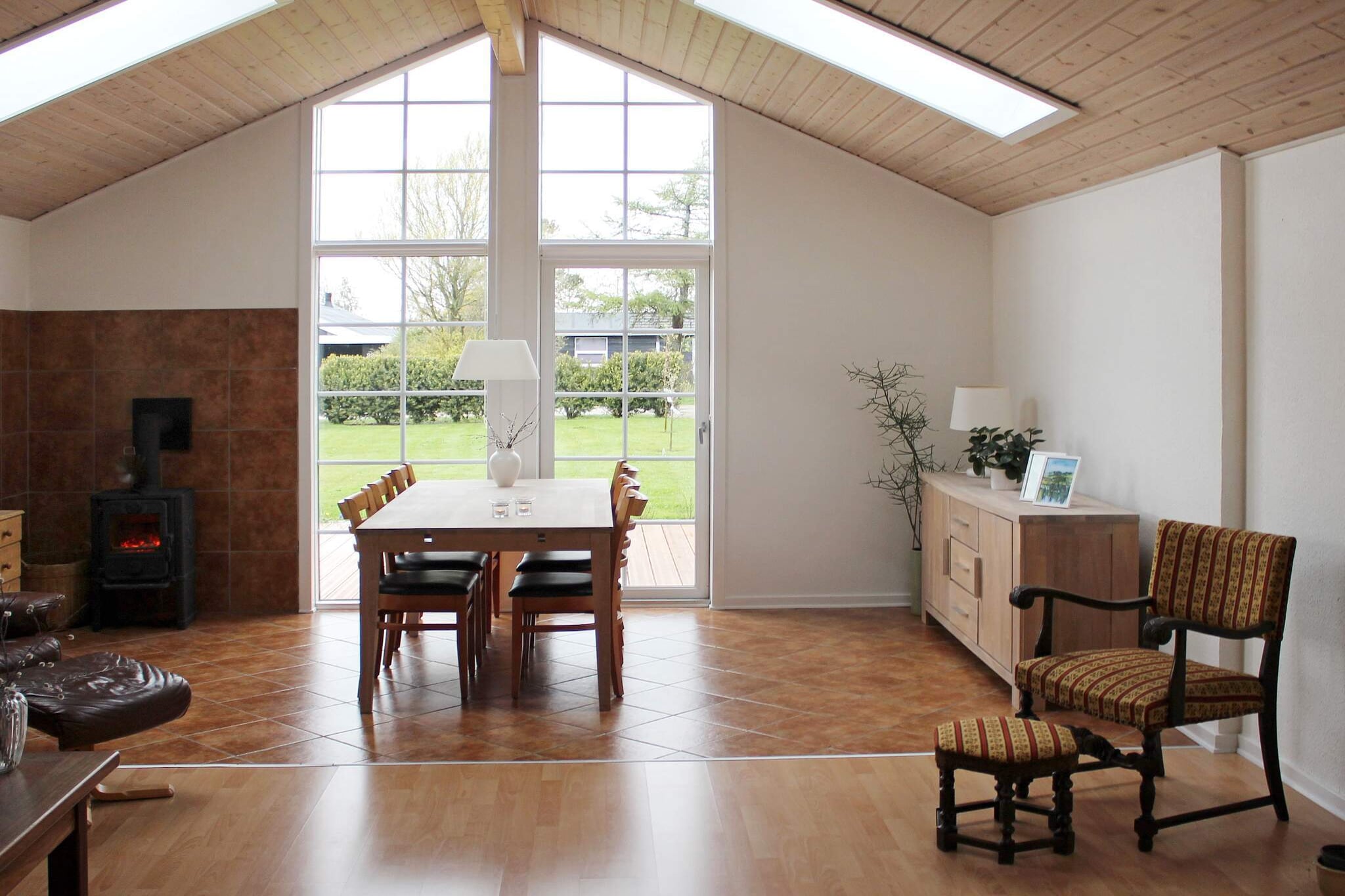 open kitchen(cooker(electric), hood, coffee machine, microwave, dishwasher, fridge, freezer(100-139L)), Living/bed room(TV, chromecast), bedroom(double bed), bedroom(double bed), bedroom(2x bunk bed), bathroom(floor heating)(tumble dryer, bathtub or shower, washbasin, toilet, washing machine), conservatory, carport, heating(electric), terrace, garden, BBQ, table football, air to air heatpump