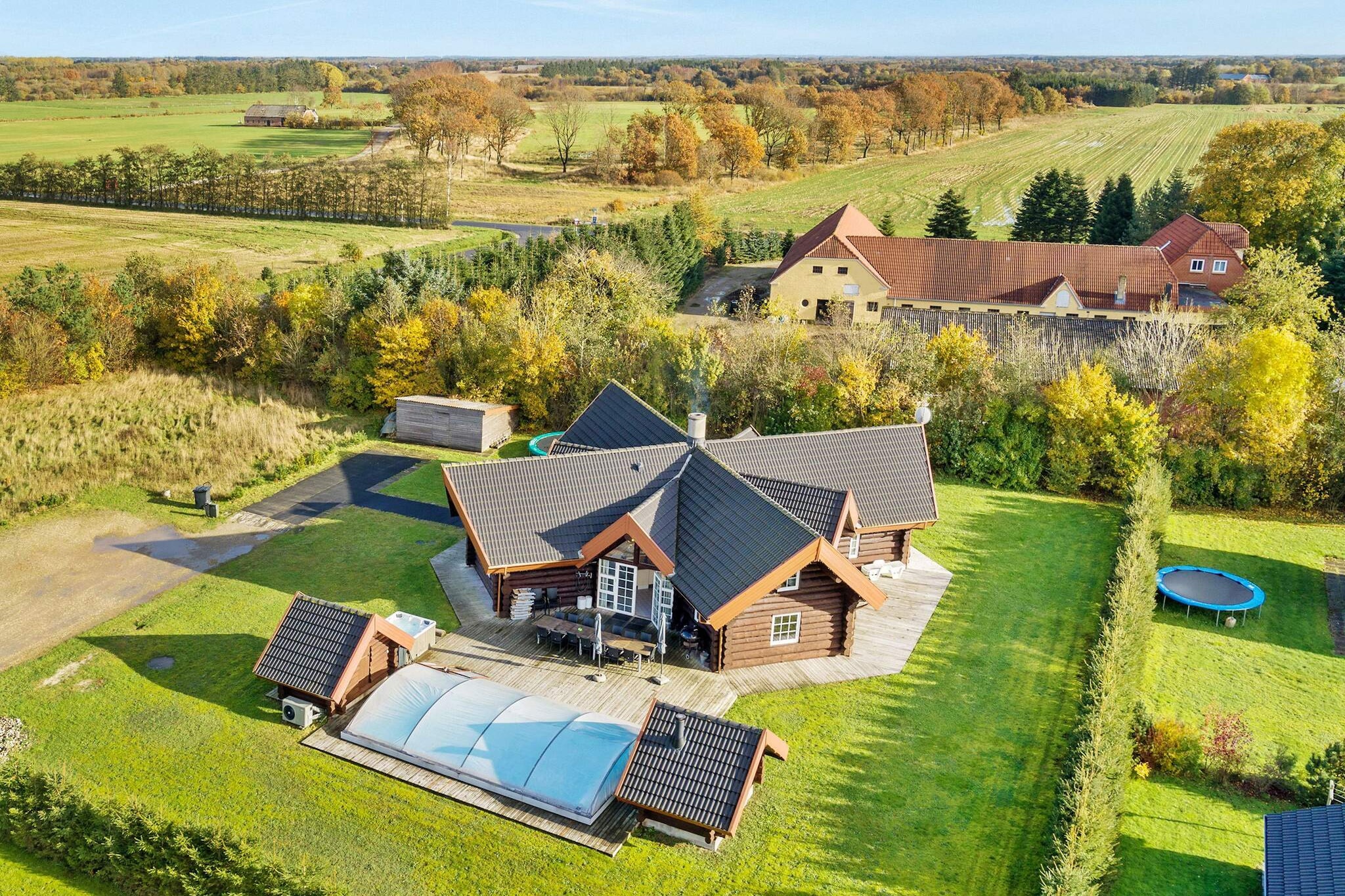 Vakantiehuis met zwembad in Ansager