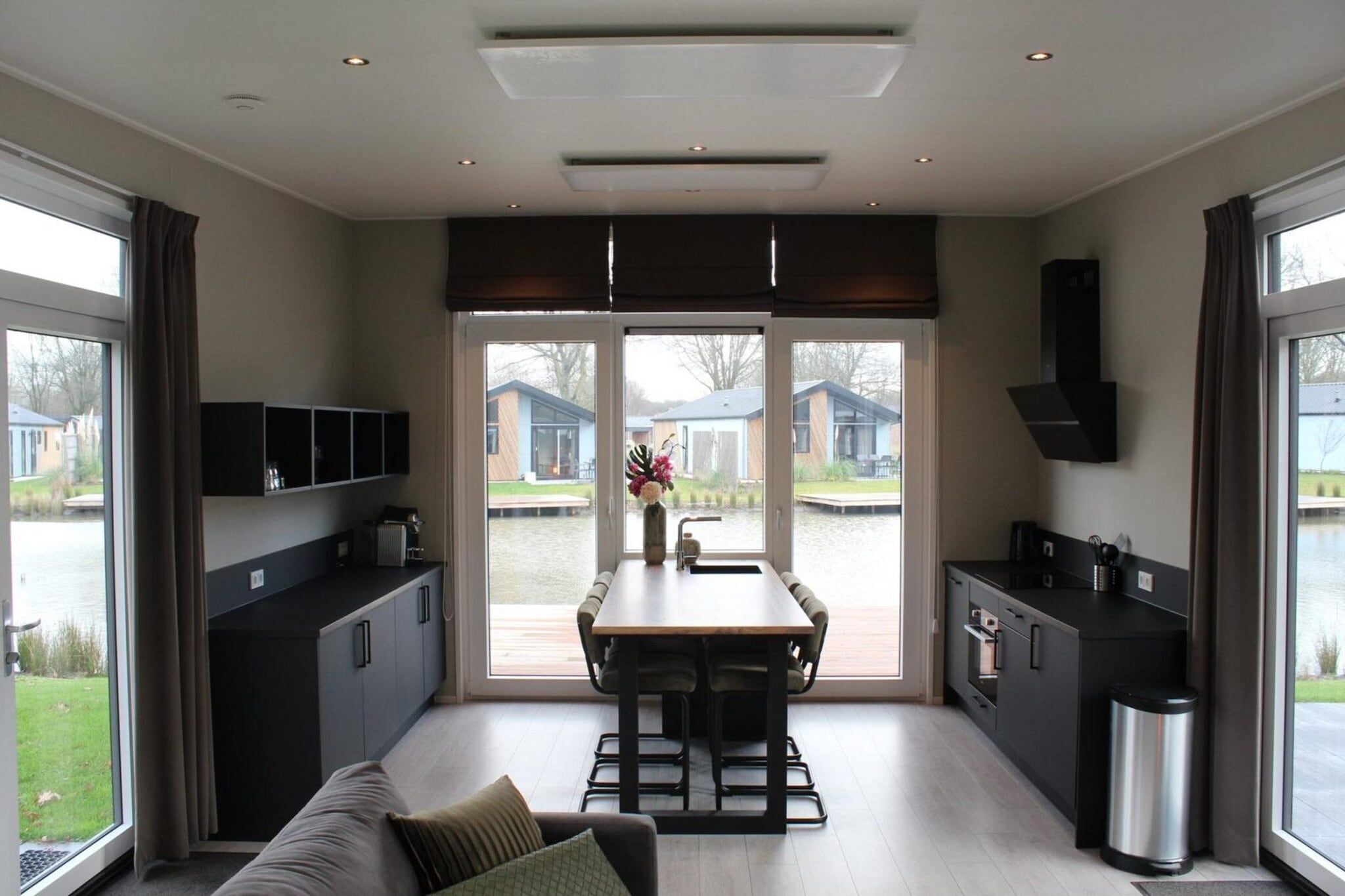 Just Nature 4 - Eetkamer