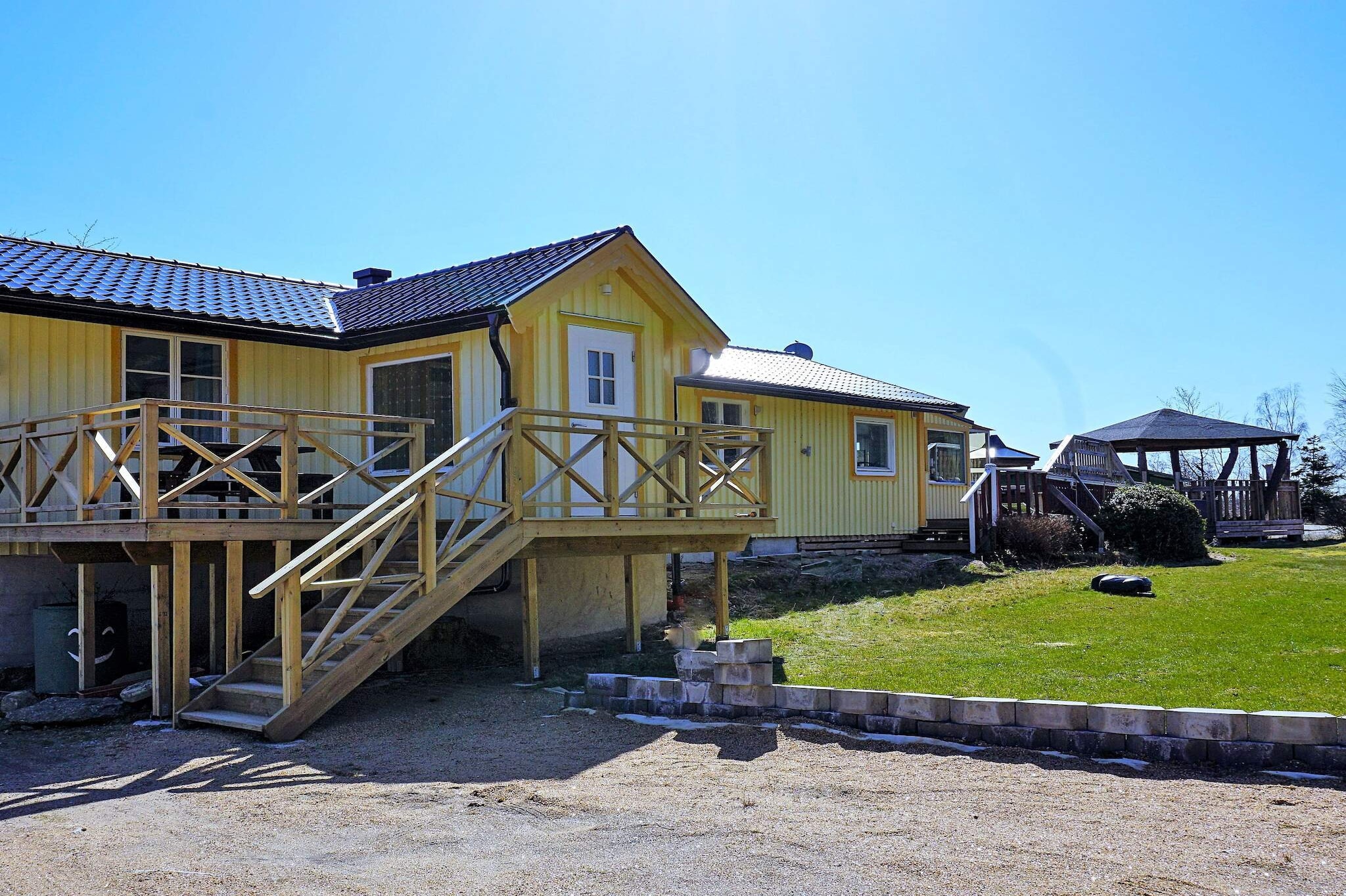 Enjoy the peace and quiet in Bogane on Orust in BohuslÃ¤n, close to StillingsÃ¶n, Slussen, Varekil, Svanesund and HenÃ¥n. Here, a calm settles as soon as you enter the farm and you can see both deer and foxes in the forest thicket. There is a lovely lawn at the front where you can enjoy breakfast and watch the children play on the lawn and in the evening you can sit in the shade at the back of the house. The house is shared with the owner with separate entrances from each other. The owner is hospitable and you are welcome to come over and sit in the lovely pavilion made of nature's branches. Access to a barbecue is available to enjoy lovely summer evenings. Up a flight of stairs you enter a spacious hall. Directly to the right is a bedroom with a double bed (2x90cm). There is good storage here in the form of a wardrobe and a chest of drawers. Outside is an open kitchen that is integrated with the living room with sofa bed (120cm), TV and dining area. In the next bedroom there is a bed (120cm) and a sofa bed (120cm), there is a wardrobe. On this level there is also a toilet with sink and wc. Downstairs in the basement there is a bathtub with shower, washing machine and access to the garden. The accommodation is most suitable for families with 2 adults and 2-3 children. For adults only, this accommodation can be a bit cramped. Also take the opportunity to experience the archipelago and the small fishing villages around Orust. Take the ferry to the picturesque islands of KÃ¤ringÃ¶n or Gullholmen. Orust is an island of events with festivals, jazz days, museum weeks and lots of activities for both children and adults. About 70 km south is the city of Gothenburg with the well-known amusement park Liseberg, Universeum and a vibrant entertainment scene. If you are craving shopping, you must visit GÃ¶ksÃ¤ter, which is also popularly known as &quot;Lilla Ullared&quot;. Warm welcome to enjoy a quiet place close to salty swimming, sea and adventure!