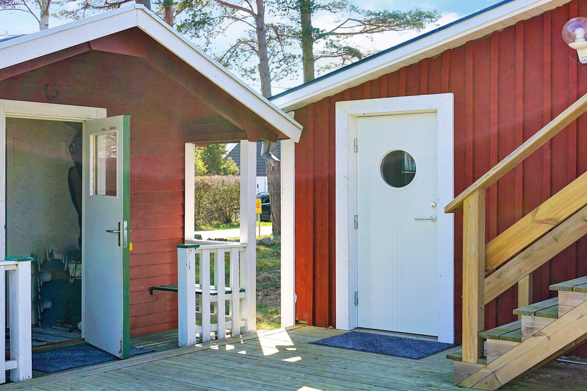 Annex: (2x single bed)\n\nKitchen(cooker(electric), coffee machine, microwave, dishwasher, fridge-freezer, high chair), Living/bed room(TV, radio), bedroom(double bed), bedroom(single bed), bedroom(single bed), bathroom(floor heating)(washbasin, toilet, washing machine), conservatory, terrace, parking, geothermal energy