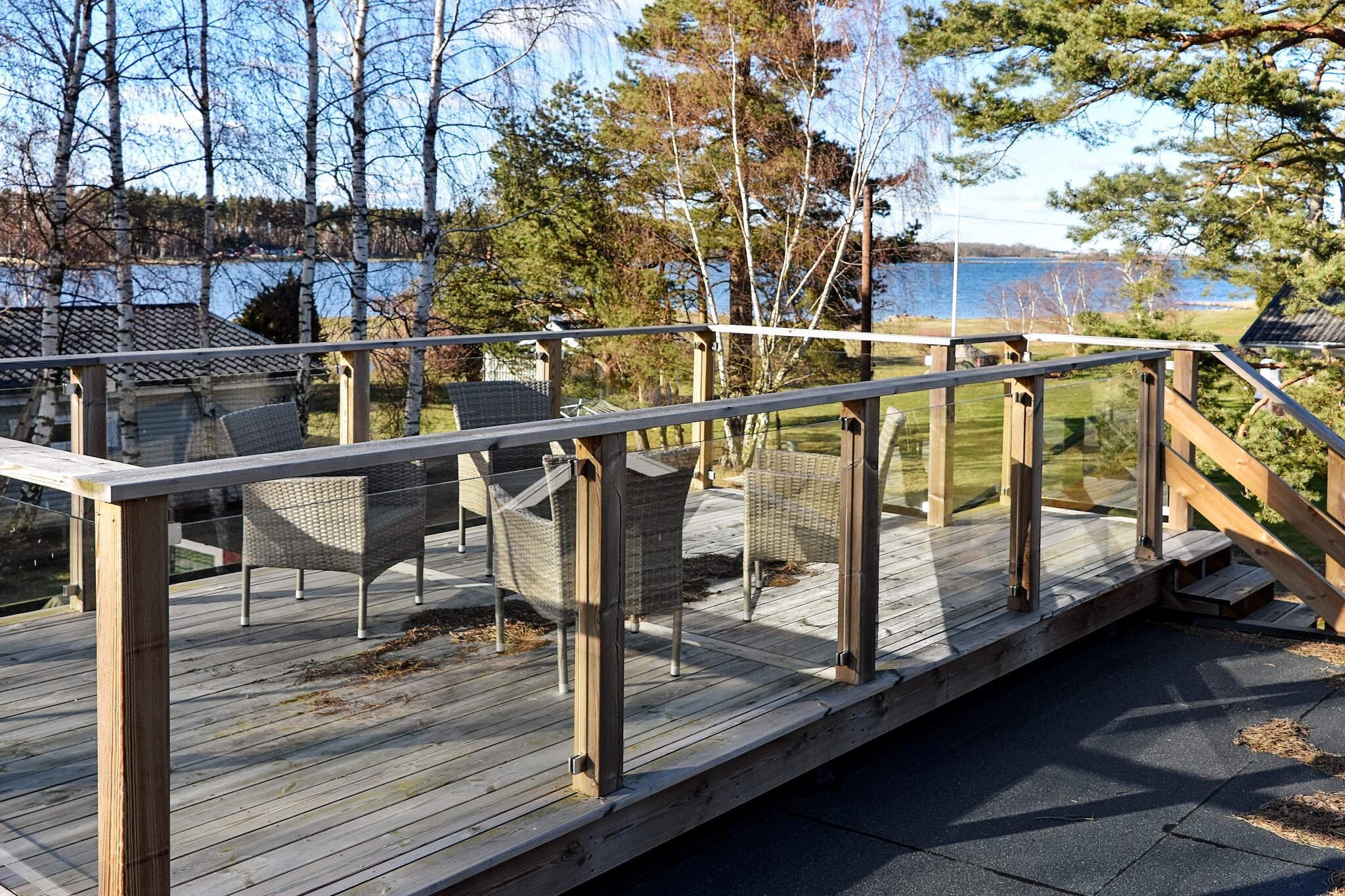 Here you live comfortably in SkÃ¤ppevik with only 50 m to the sea and swimming, with child-friendly, shallow small sandy beach and bathing jetty with ladder. The house has a wonderful roof terrace with Panoramic view, the house is perfectly placed so that you can see Kalmar Sound no matter how you turn in 3 directions. It also means that you have a sea view from all the rooms of the house. The roof terrace must be experienced, here you can enjoy the sun all day or why not a glass of wine in the evening at sunset. The house includes both a canoe and a boat equipped with a 20hp engine + electric motor for your safety and en SUP. Here you can explore the surroundings from the water on your own. The mooring is only 80m from the house. Life jackets are available for 4 people. The house has a newly built terrace and a glazed conservatory with comfortable lounge furniture, here you can enjoy good meals with a nice view. Barbecue is available if desired. Garden furniture and sun loungers are at your disposal in the garden. Combined open dining / living room with unbeatable views, here is dining table, sofa, armchairs and TV. Small well-equipped kitchen with dishwasher, new stove, fridge / freezer and most things you need. Here you can enjoy comfortable beds (3 of the beds are comfortable tempur mattresses) as well as comfortable, fresh, airy duvets and pillows. The house has 3 bedrooms, one with a double bed (folding door), the others with a single bed each, &quot;closed&quot; with the treaty curtain if desired. Blinds are available. A guest cottage with double bed is in direct connection via the terrace with only 2 meters to the large house toilet which is easy to reach as it is equipped with a front door. The toilet, which is newly renovated, is equipped with a shower, washbasin and washing machine. In the cottage area there is a summer restaurant, kiosk, small shop, mini golf course, playground, football goal, barbecue areas and larger swimming area. The nearest town is Bergkvara (4.6km), where there are more restaurants, a grocery store and a paddle hall. SkÃ¤ppevik is also perfectly located for various excursion destinations if desired. You are close to the sun and the winds' island Ã–land for sunbathing and swimming and Ã–land Zoo. Kristianopel, 16km away is a strawberry place well worth a visit with its small shops, restaurants, popular cafes and nice guest harbor. CafÃ© SÃ¶tt o Salt is a hot tip. Boat trips to Garpen's lighthouse start from Bergkvara. BlomlÃ¶f's fish smokehouse, 9 km away is well worth a visit. Kalmar offers attractions such as Kalmar Castle and Kalmar County Museum. SkÃ¤lby farm with fun playgrounds and close contact with the farm's animals is usually a popular excursion destination for families with children. World Heritage The war city of Karlskrona has a lot to offer. 12 km to MÃ¶re golf club for those interested in golf, and Emmaboda Golf, VisselfjÃ¤rda 4.3km away. Welcome to BjÃ¶rkenÃ¤s SkÃ¤ppevik, we hope you have a great holiday. IMPORTANT INFORMATION: You will bring your own bed linen and towels to the cottage. Please clean the house before you leave. The house will be left in the same condition as you found it.