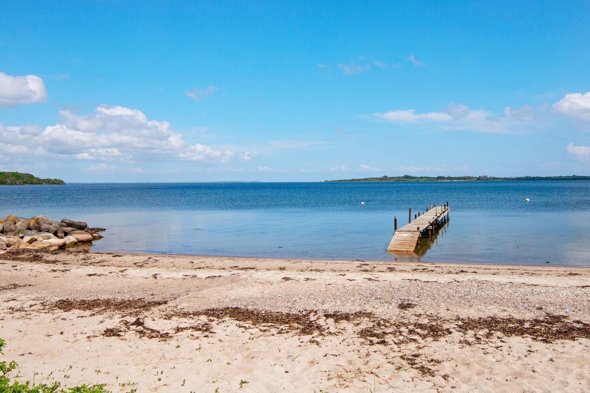 At Løjt Ferieby you will find this well-appointed cottage located with beautiful views. The cottage is a stone's throw from Aabenraa Golf Club, which has one of Denmark's best and most scenic 18-hole courses. From the house there are approx. 5 min walk to nice and child-friendly beach. The house is close to the lake, where you can experience ducks in the water and wildlife at the water's edge from the surrounding forest. There is free use of the resort's outdoor swimming pool with children's pool approx. 200 m from the house. This is open in the period 15.05-15.09. By the pool there is a barbecue, which is open during the summer months. Other common activities near the house are beach volleyball, mini golf, petanque and games room. The holiday home area Løjt is located between two ridges and extends all the way down to the water at Genner Bay, in the middle of the beautiful southern Jutland nature where there are also fishing opportunities. There are also many excursion options, including to Legoland, Givskud Zoo or the trading towns Aabenraa, Kolding, Sønderborg and the old idyllic market town Christiansfeld. The area also offers many historical sights, and the house is located approx. 30 km from the Danish / German border with opportunities to make some purchases in the border shops. Otherwise you can enjoy the sun and a barbecue evening by the house. Not for rent to youth and artisan groups.
A refundable deposit might be charged closer to your check-in date. This deposit covers utilities consumed during your stay and any additional services that may be taken. The final amount will be adjusted based on actual meter readings, actual usage of extra services, and any remaining balance will be refunded within 21 days after checkout.