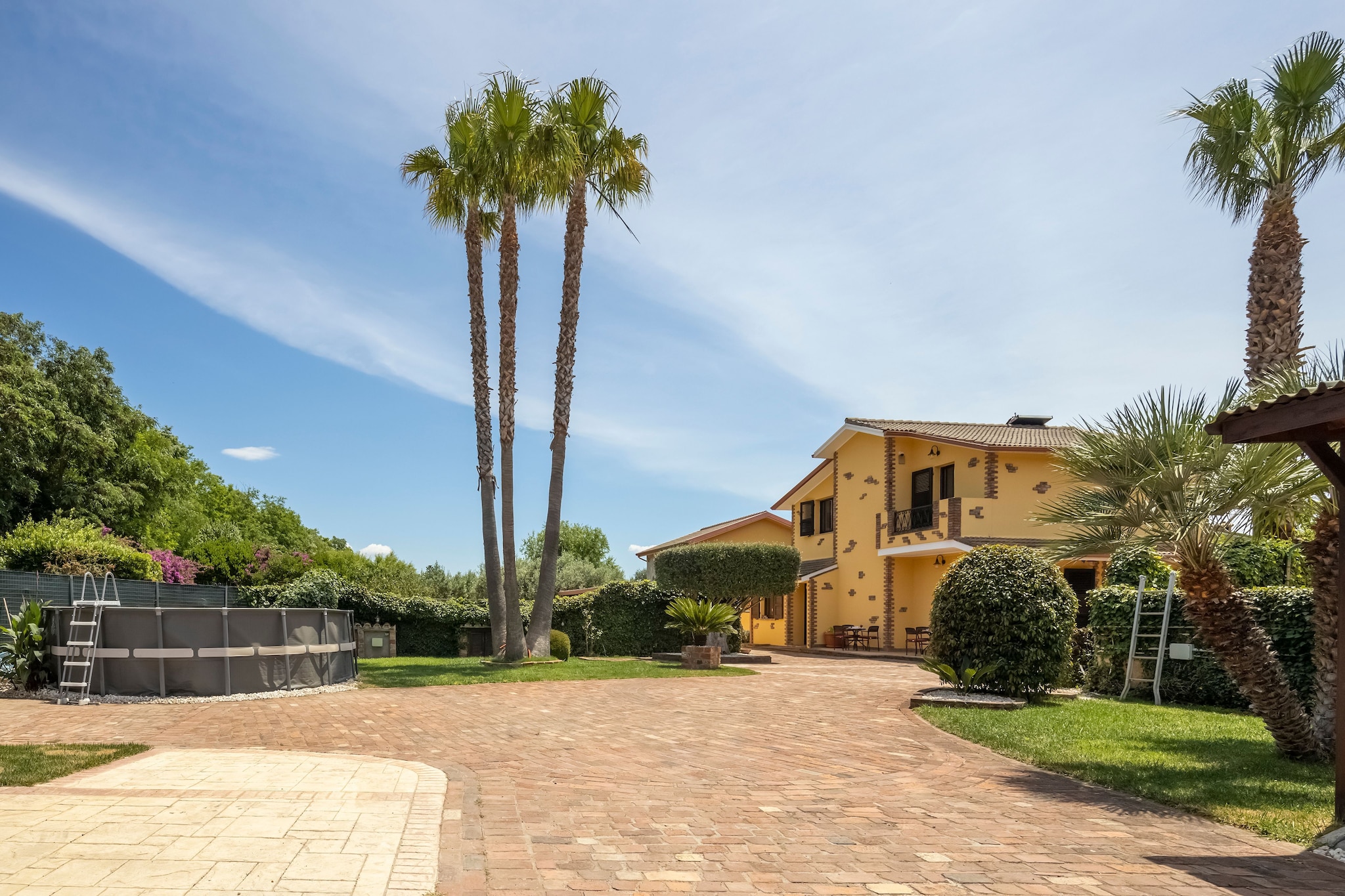 Apartment with exclusive swimming pool