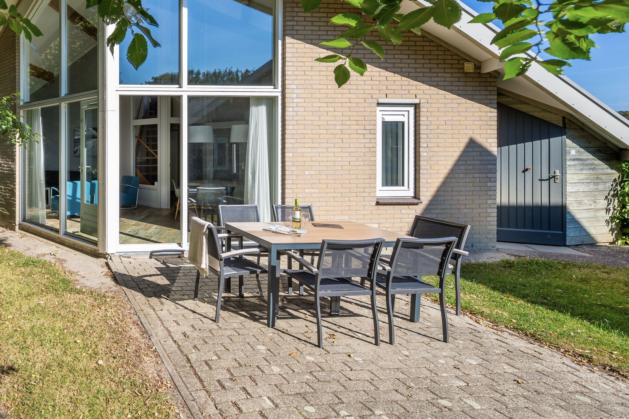 Restyled bungalow with dishwasher close to Domburg
