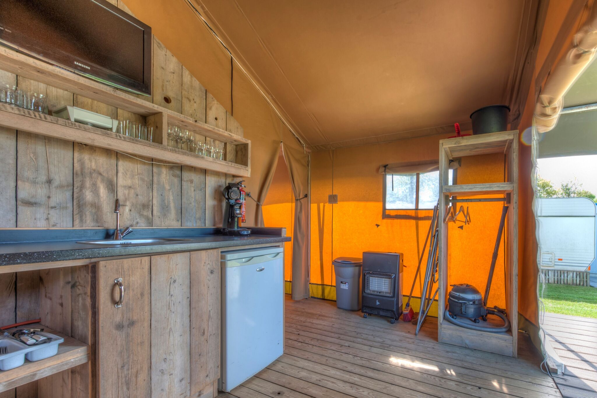 Nice tent lodge with kitchen, just 10km from Breda