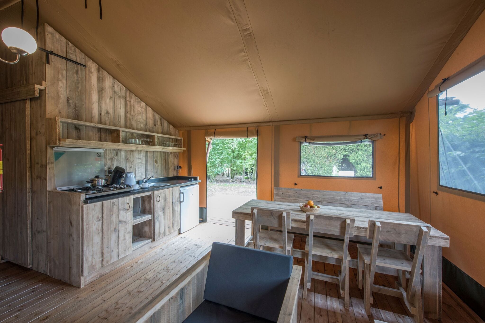 Nice safari tent with kitchen, 12 km. from Eindhoven