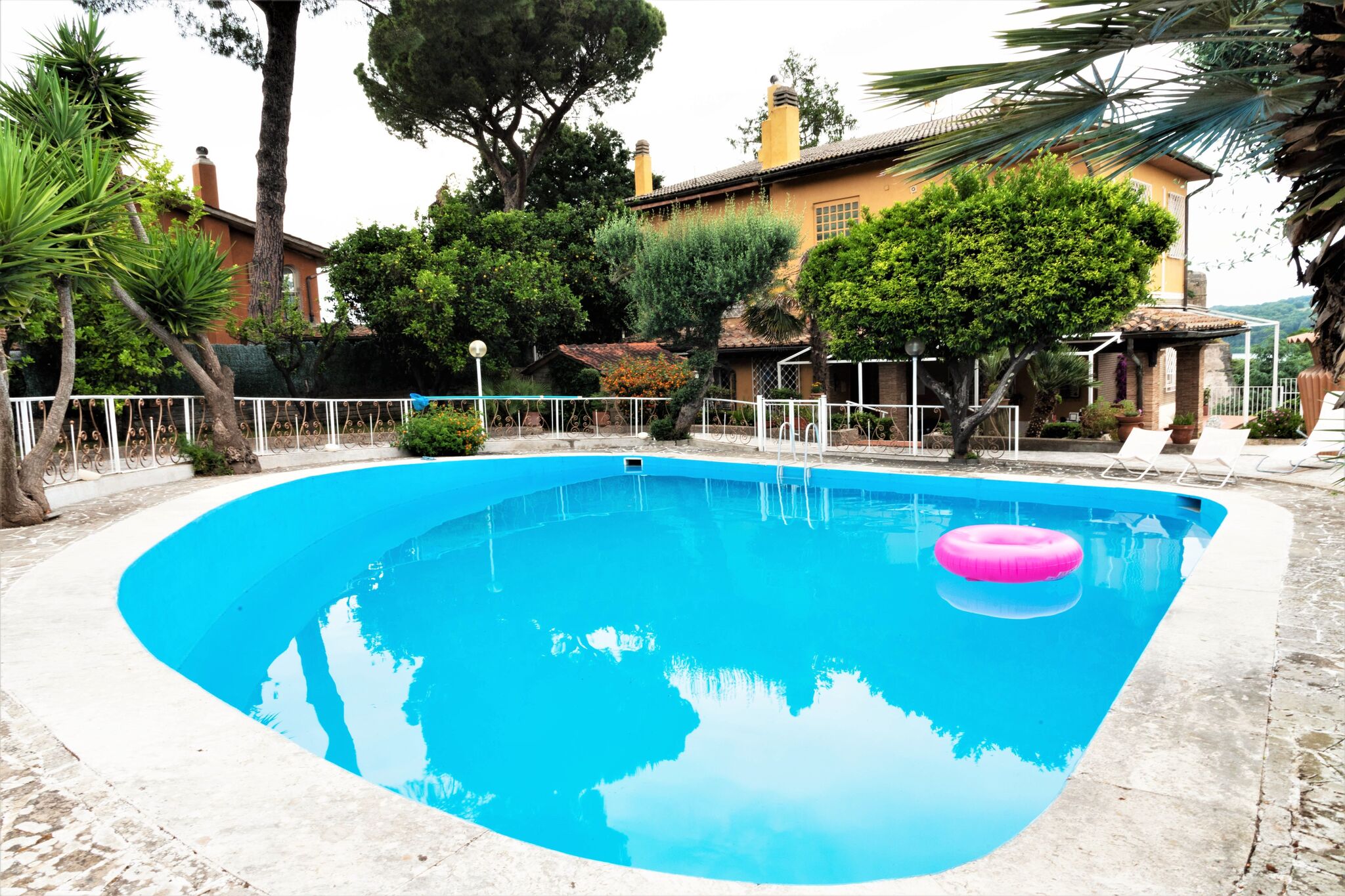 Elegante villa in Anguillara Sabazia met een zwembad
