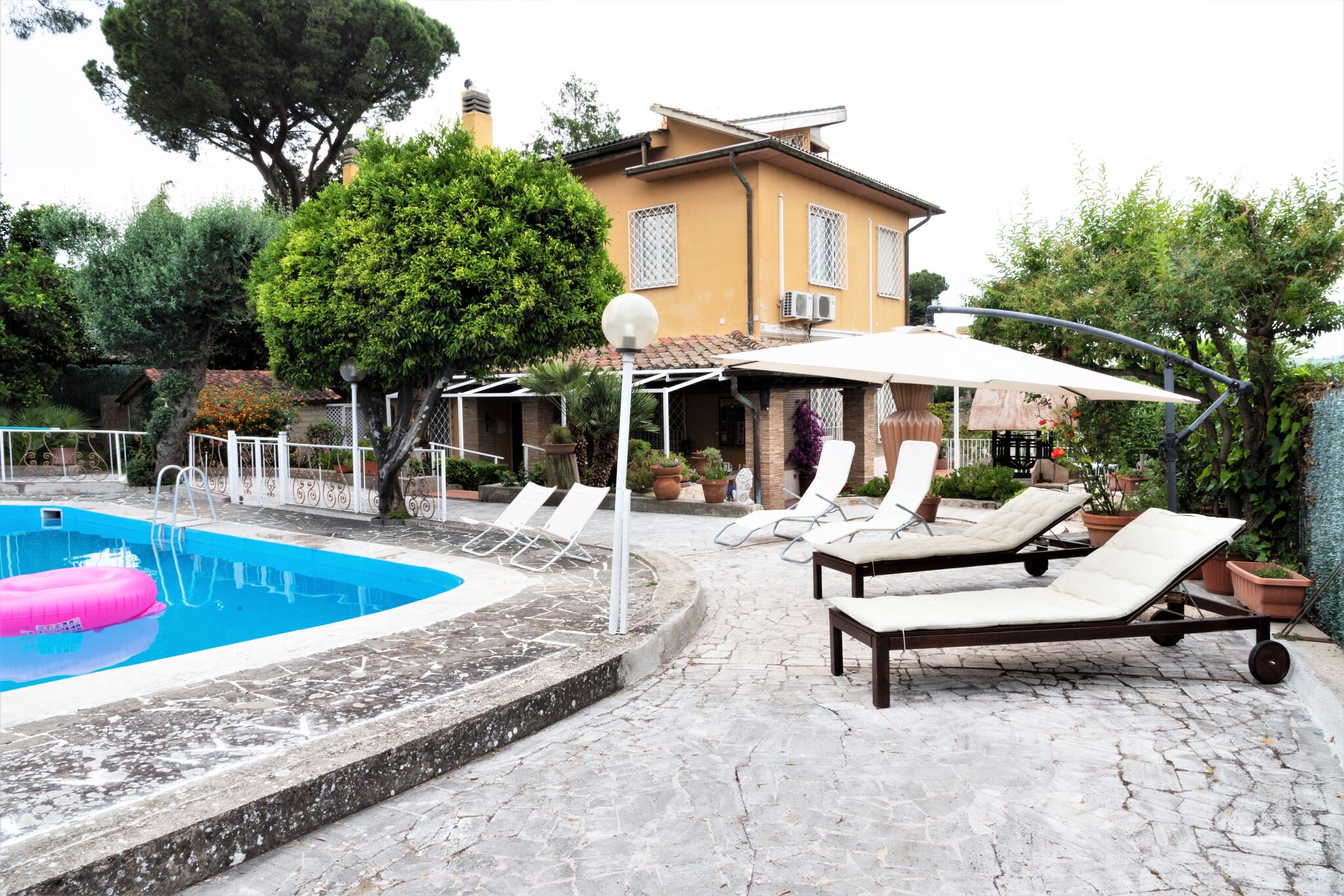 Elegante villa in Anguillara Sabazia met een zwembad