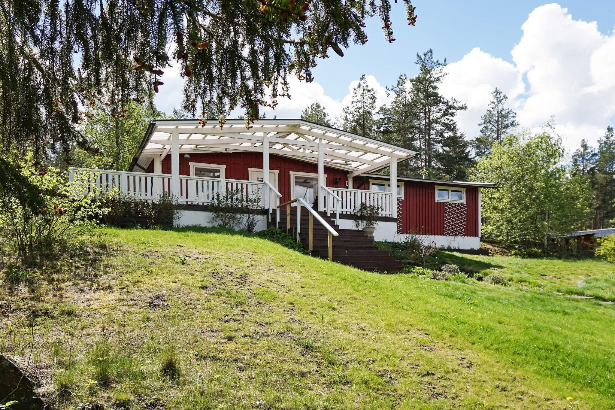 In the Djupvik area you will find a holiday idyll where you can see Lake MÃ¤laren beyond the trees. Enjoy the lovely surroundings around Djupvik that offer a fantastic nature, the proximity to Lake MÃ¤laren and why not take the opportunity to visit Stockholm which is just over an hour's drive away. The cottage is located on a high plot that gives you a nice view from the terrace. The plot slopes but there is also a part of the lawn that is well suited for play and games. The entrance is directly from the terrace and leads into the cottage's living room where the kitchen is in open plan with dining area by the window. A TV corner with sofa and there is also the house fireplace that you can light a fire if the evenings are a bit chilly. There are two bedrooms and the bathroom has a walk-in shower and washing machine. Out on the terrace, which is predominantly covered, there is plenty of room for diners and a hearty barbecue.  Here you can enjoy summer evenings and let your eyes rest on nature and follow the sun's decline. Djupvik's bathing area is about 400 meters walk from the house and offers large grassy areas and bathing piers. It is also convenient for those of you who come by car to park it in the carport. Welcome!