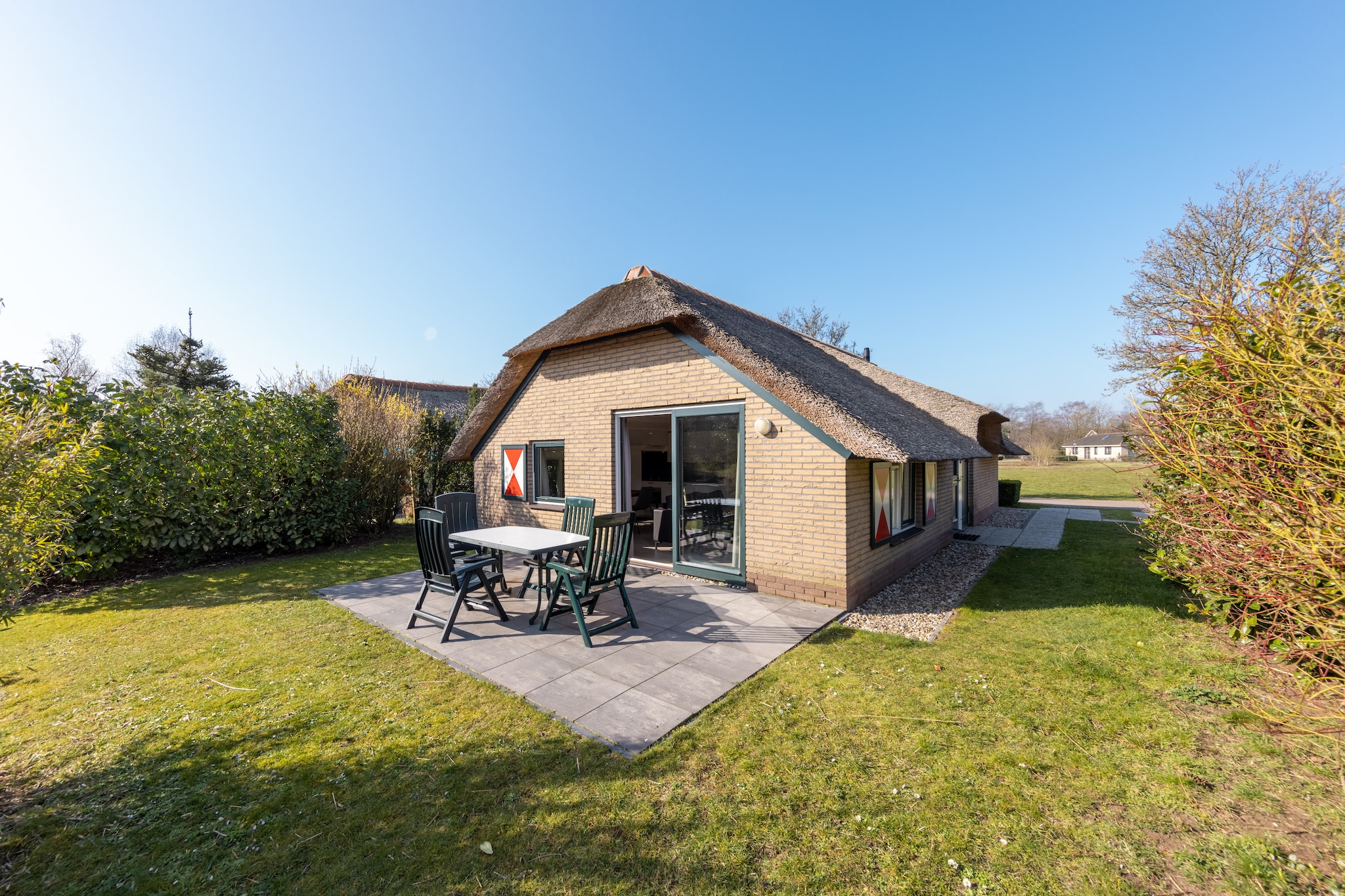 Gezellige bungalow met 2 badkamers, 3km van Putten